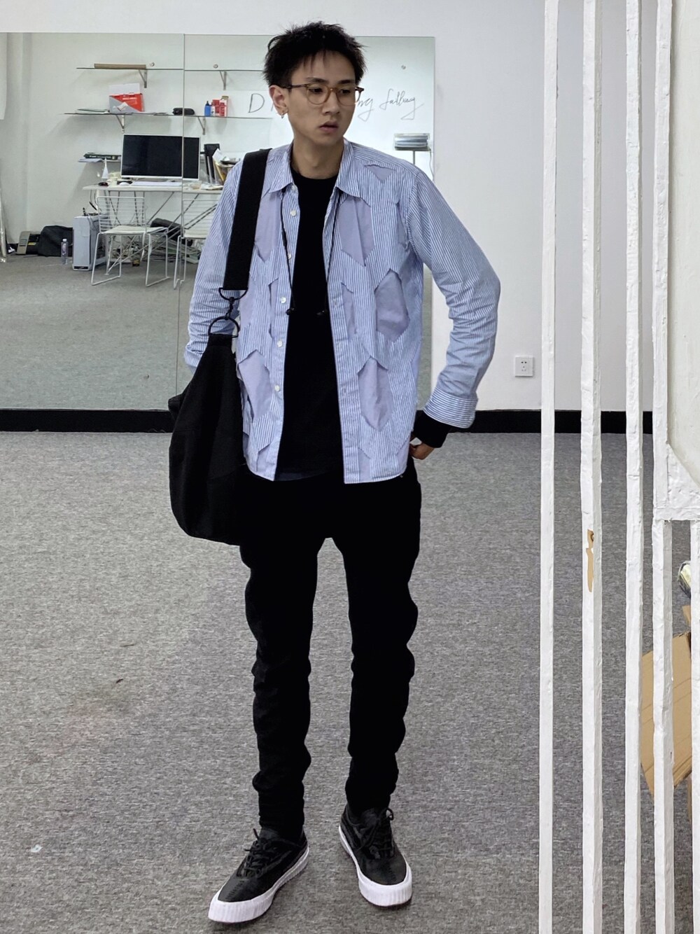 「COMME des GARCONSのアイテム（シャツ/ブラウス、ブルー系）」を使った、呛味PlayBoyさん（メンズ・176cm）の秋コーディネートの1枚目の写真