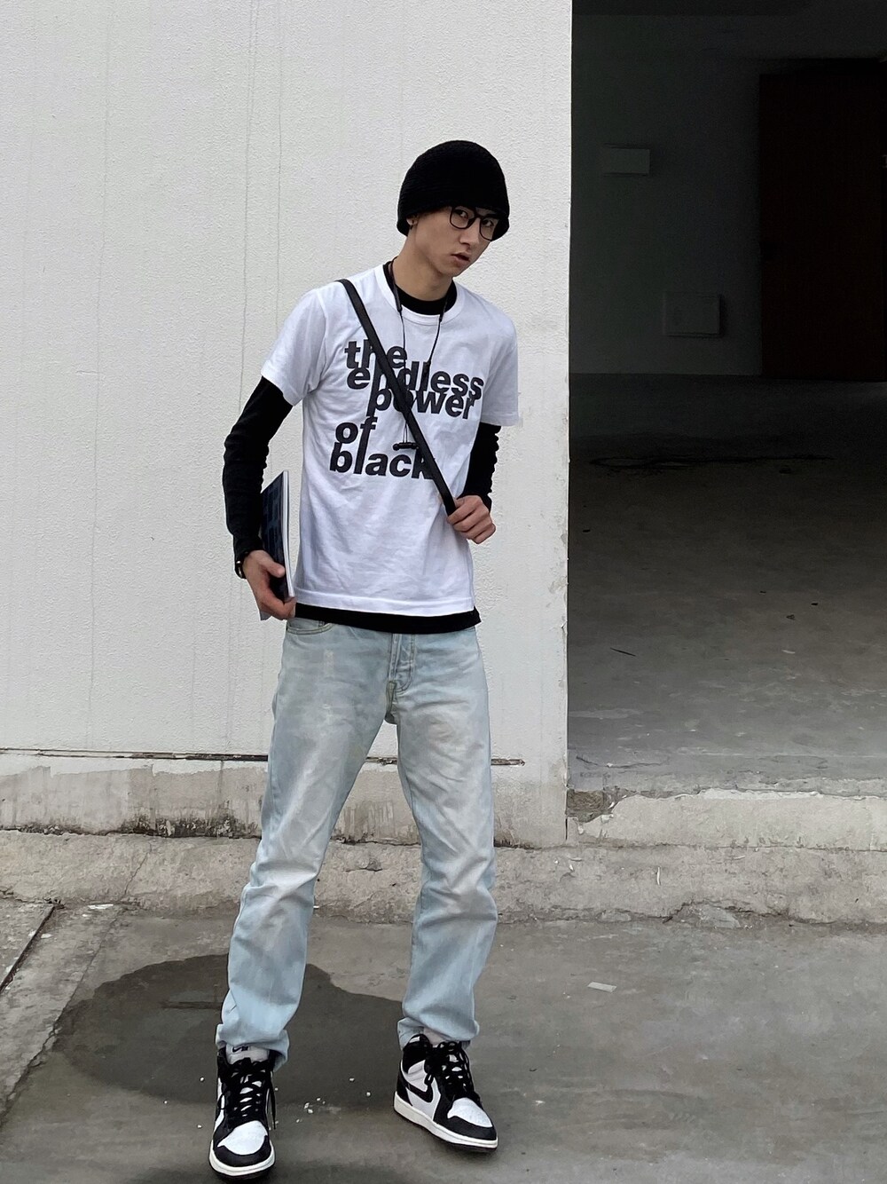 「COMME des GARCONSのアイテム（Tシャツ/カットソー、ホワイト系）」を使った、呛味PlayBoyさん（メンズ・176cm）の冬コーディネートの1枚目の写真
