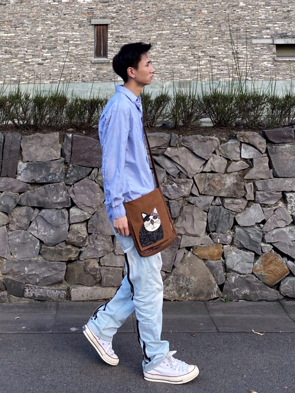 「COMME des GARCONSのアイテム（シャツ/ブラウス、ブルー系）」を使った、呛味PlayBoyさん（メンズ・176cm）の冬コーディネートの1枚目の写真