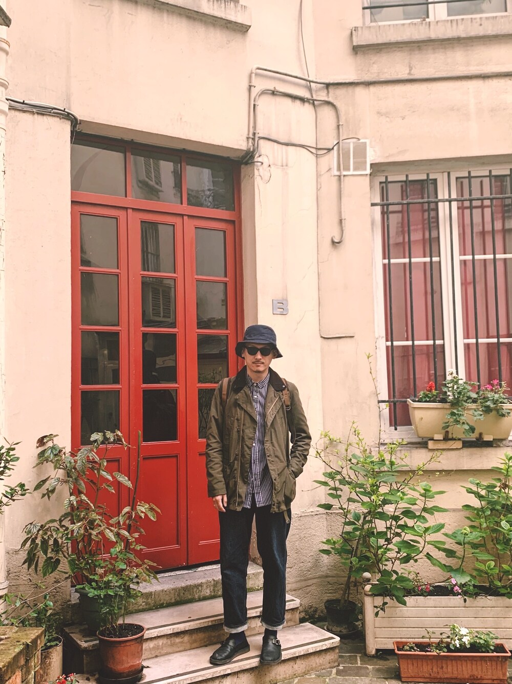 「PARIS」｜「VINTAGEのアイテム（ジャケット/アウター、ブラウン系）」を使った、的确良先生さん（メンズ・177cm）の春コーディネートの1枚目の写真
