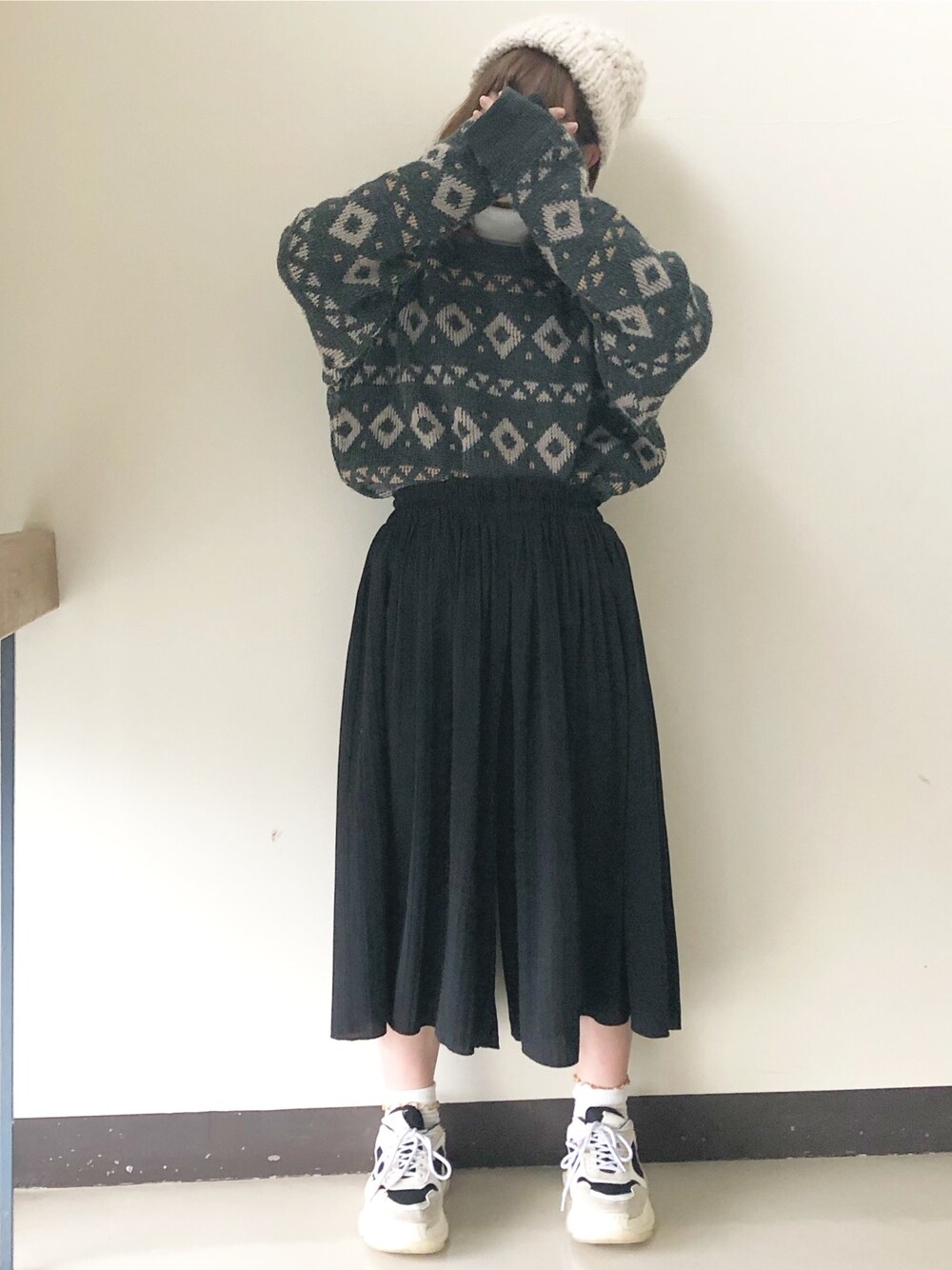 「古着、古着MIX、古着コーデ、古着女子、古着好きな人と繋がりたい、古着男子、古着風、柄ニット、ニット、ニット帽」｜「まると、さんかくと、しかくと。のアイテム（ニットキャップ/ビーニー、ホワイト系）」を使った、kuraさん（レディース・152cm）の冬コーディネートの1枚目の写真