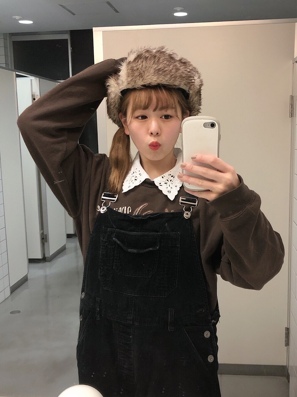 「古着女子、古着、古着MIX、古着好きな人と繋がりたい、古着屋、オーバーオール、コーデュロイ、ツインテール、ブラウンコーデ、フライトキャップ」｜「spinns vintageのアイテム（帽子、ベージュ系）」を使った、kuraさん（レディース・152cm）の冬コーディネートの1枚目の写真