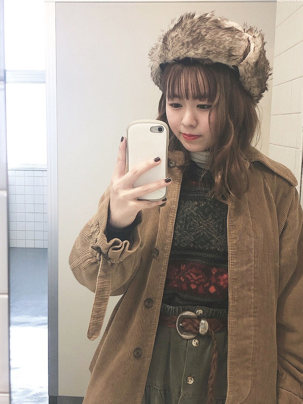 「古着、古着MIX、古着女子、古着コーデ、古着好きな人と繋がりたい、フルジョ、古着屋、コーデュロイ、コート、フライトキャップ」｜「GALLERIEのアイテム（ジャケット/アウター、ゴールド系）」を使った、kuraさん（レディース・152cm）の冬コーディネートの1枚目の写真