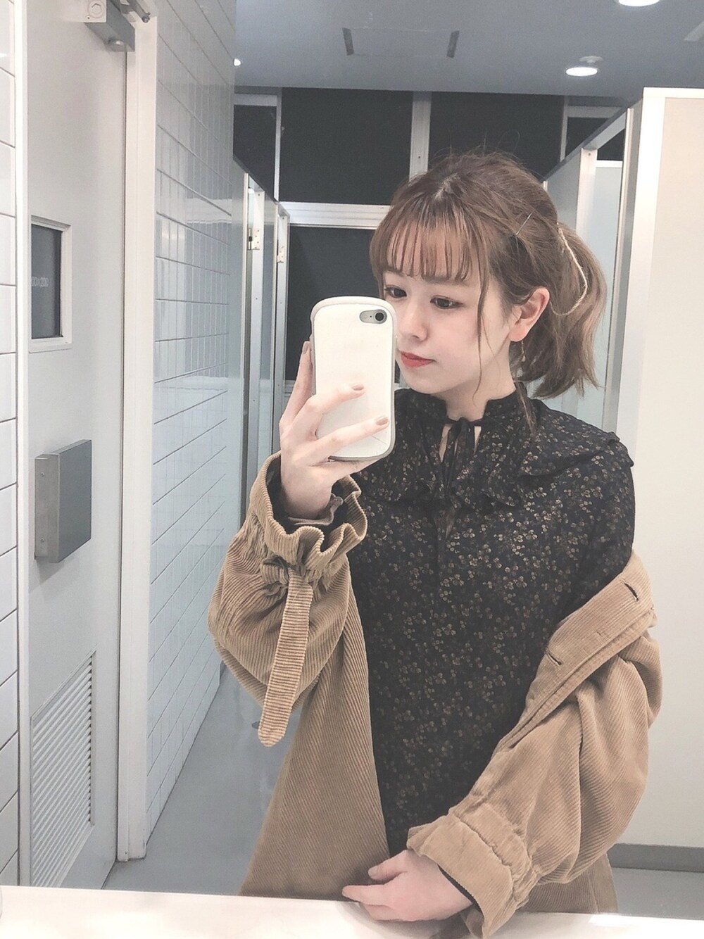 「ブラウン色に染まれ、ワンピース、古着、古着MIX、古着女子、古着好きな人と繋がりたい、ポニーテール、コーデュロイ、コート、冬アウター」｜「京都の古着屋さんのアイテム（ワンピース/ドレス、ブラウン系）」を使った、kuraさん（レディース・152cm）の冬コーディネートの1枚目の写真