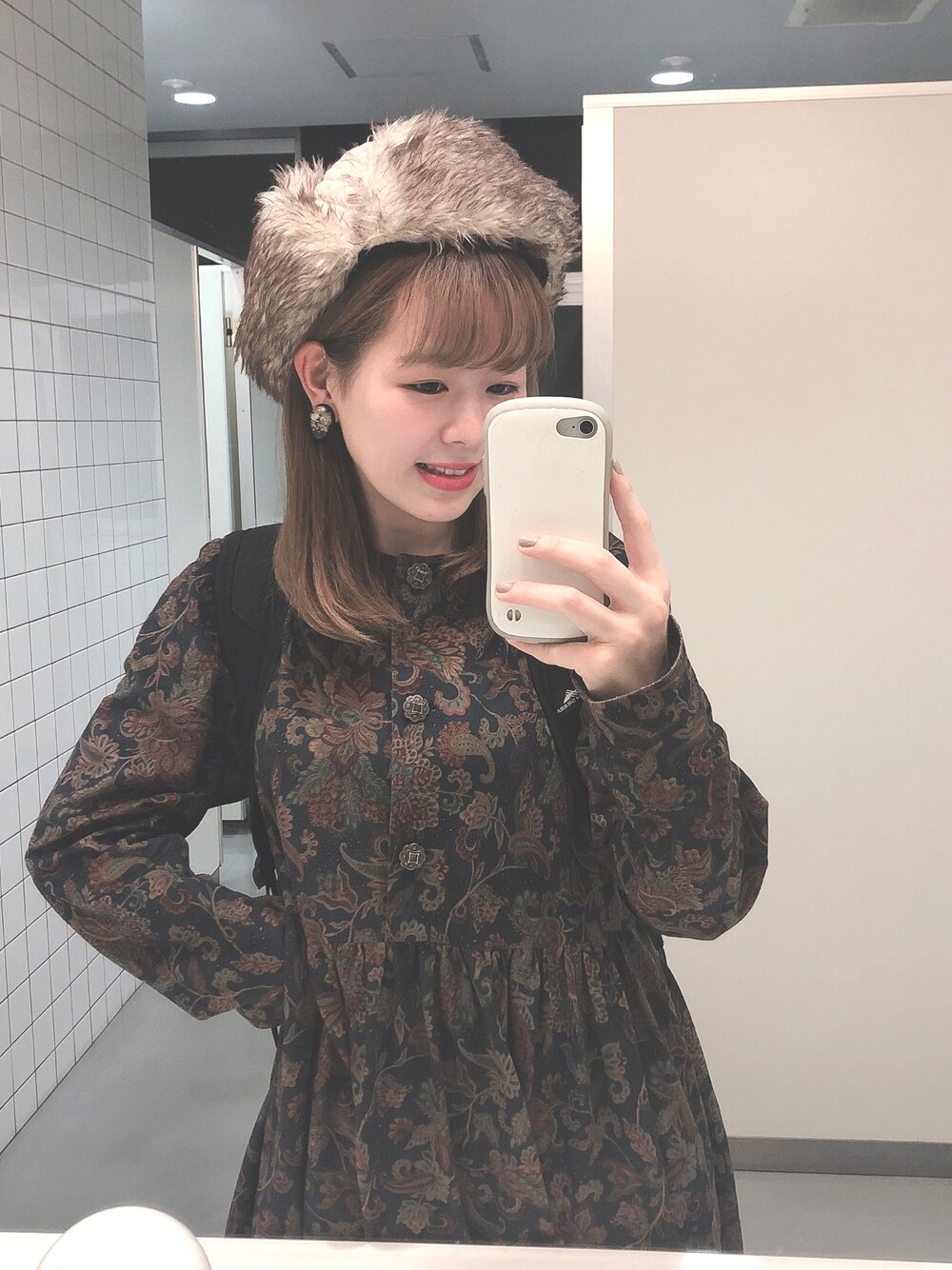 「古着、古着女子、古着好きな人と繋がりたい、古着MIX、古着コーデ、ワンピース、花柄ワンピース、フライトキャップ、ブラウンコーデ、ラクチンコーデ」｜「anoco no oheyaのアイテム（ワンピース/ドレス、ブラウン系）」を使った、kuraさん（レディース・152cm）の冬コーディネートの1枚目の写真