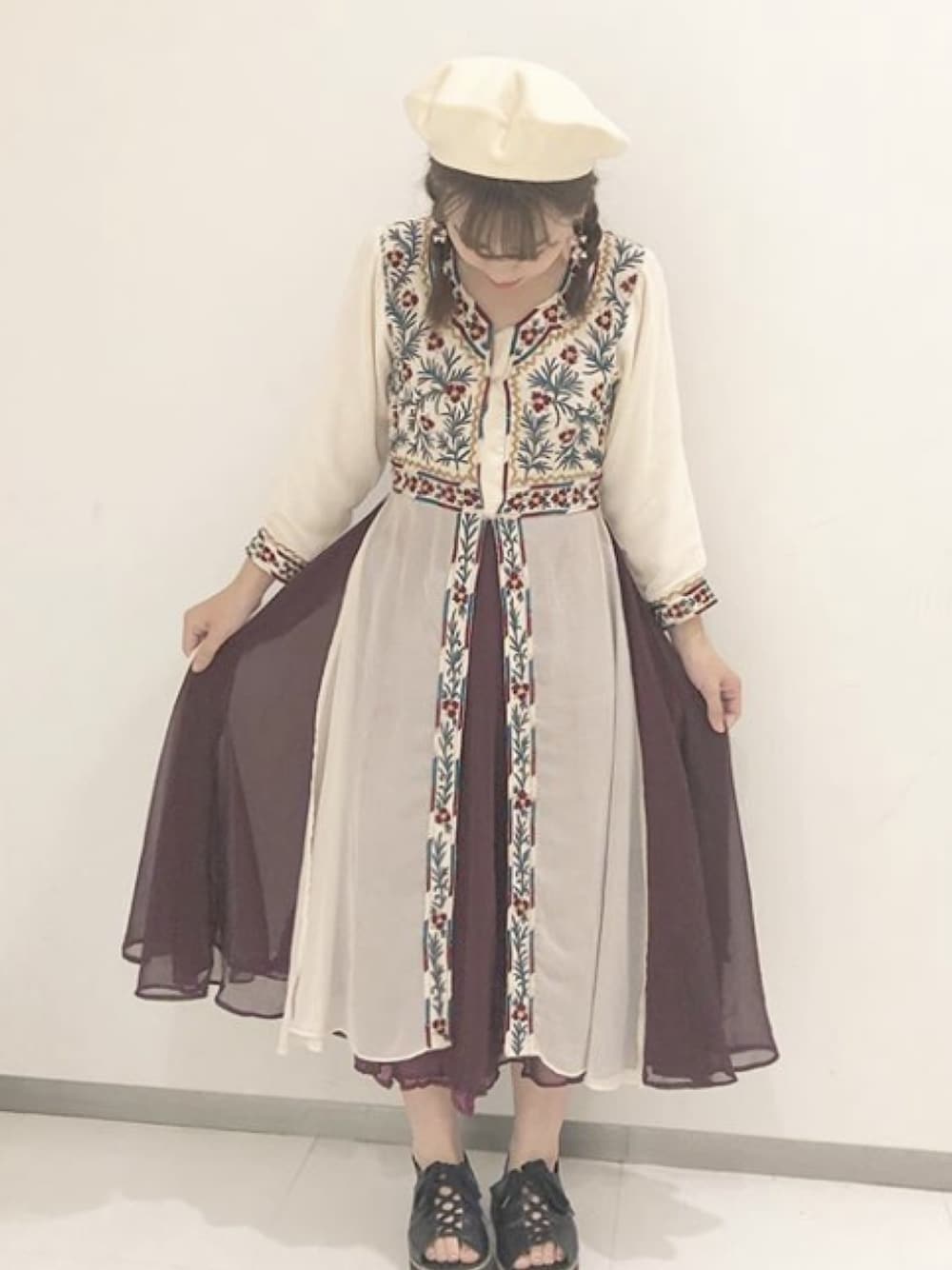 「秋コーデ、ハイジ系、古着、古着女子、古着好きな人と繋がりたい、古着MIX、ワンピース、チロリアン、レースワンピース、透け感」｜「anoco  no oheyaのアイテム（ワンピース/ドレス、ベージュ系）」を使った、kuraさん（レディース・152cm）の秋コーディネートの1枚目の写真