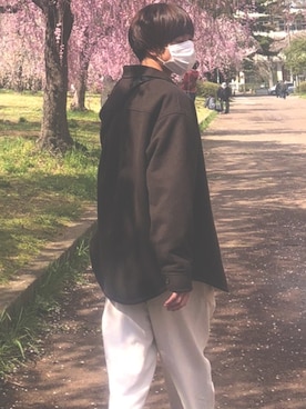 「ホワイトパンツ」｜「アイテム（その他アウター）」を使った、リノさん（メンズ・173cm）の春コーディネート