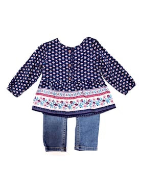 「Carter's（カーターズ）のアイテム（Tシャツ/カットソー、ブルー系）」を使った、syopyさん（レディース）の冬コーディネート