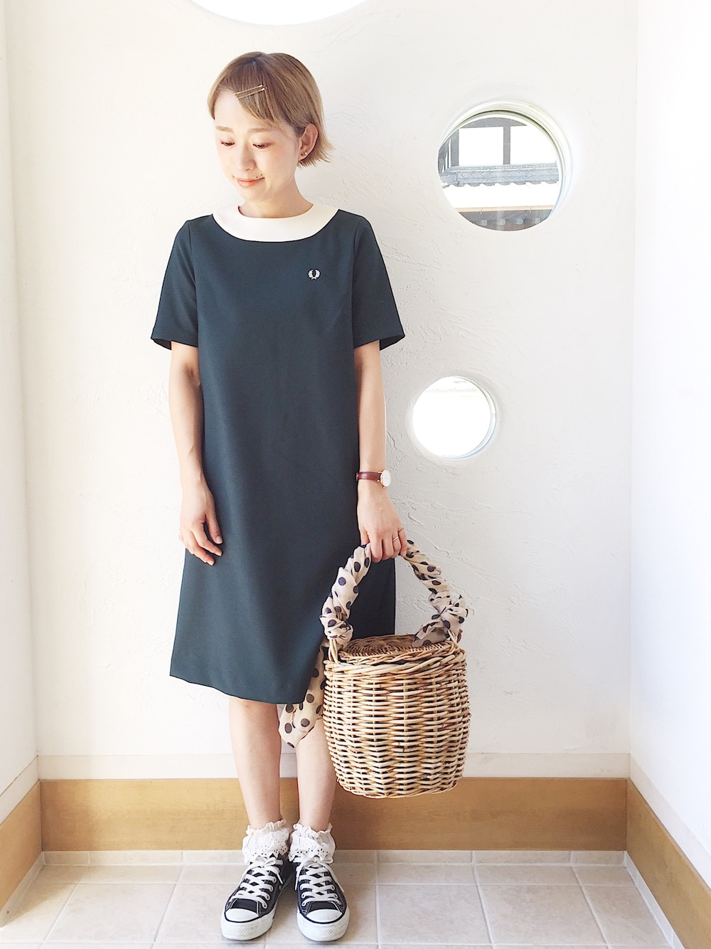 「FRED PERRY、フレッドペリー、ワンピース、グリーン、レースソックス、かごバッグ、秋色、秋色コーデ、converse」｜「FRED PERRYのCrew Neck Dress（ワンピース、グリーン系）」を使った、きゃのさん（レディース・155cm）の秋コーディネートの1枚目の写真