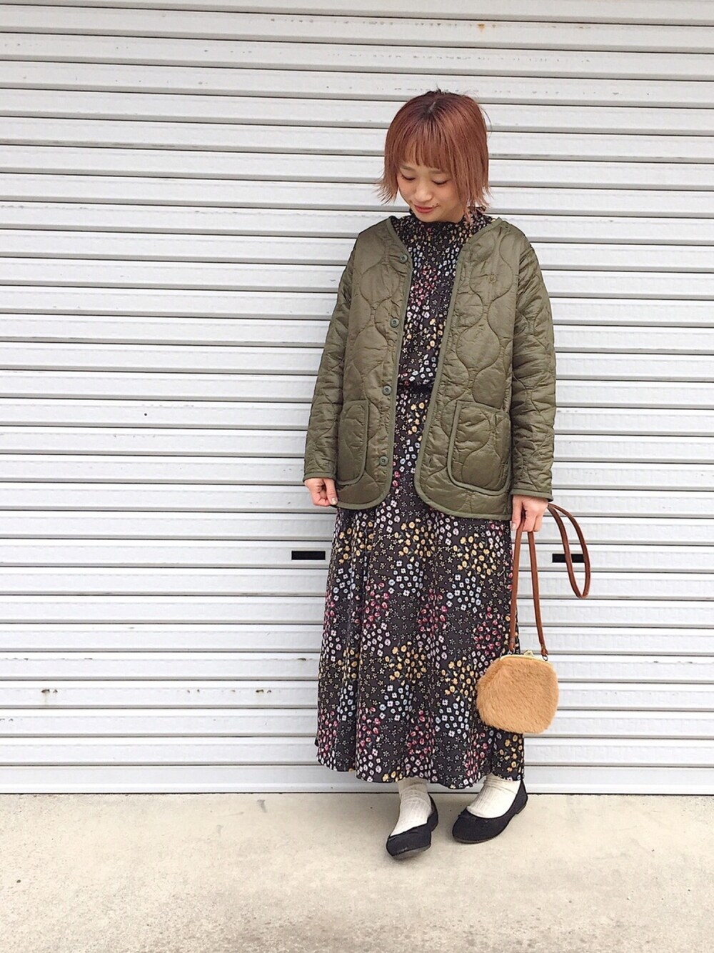 「FRED PERRY、フレッドペリー、モッズコート、ライナーコート、キルトジャケット、キルティングジャケット、甘辛mix、ワンピース、花柄ワンピース、バレエシューズ」｜「brigntonのアイテム（バレエシューズ、ブラック系）」を使った、きゃのさん（レディース・155cm）の秋コーディネートの1枚目の写真