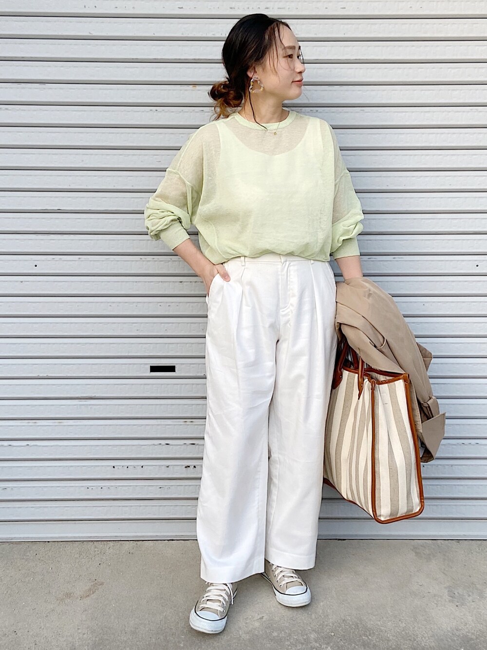 「大人カジュアル、春コーデ、シアートップス、ミントグリーン、パステルカラー、シンプル、ビッグトート、ママコーデ」｜「a..shopのアイテム（ピアス（両耳用）、その他）」を使った、きゃのさん（レディース・155cm）の春コーディネートの1枚目の写真