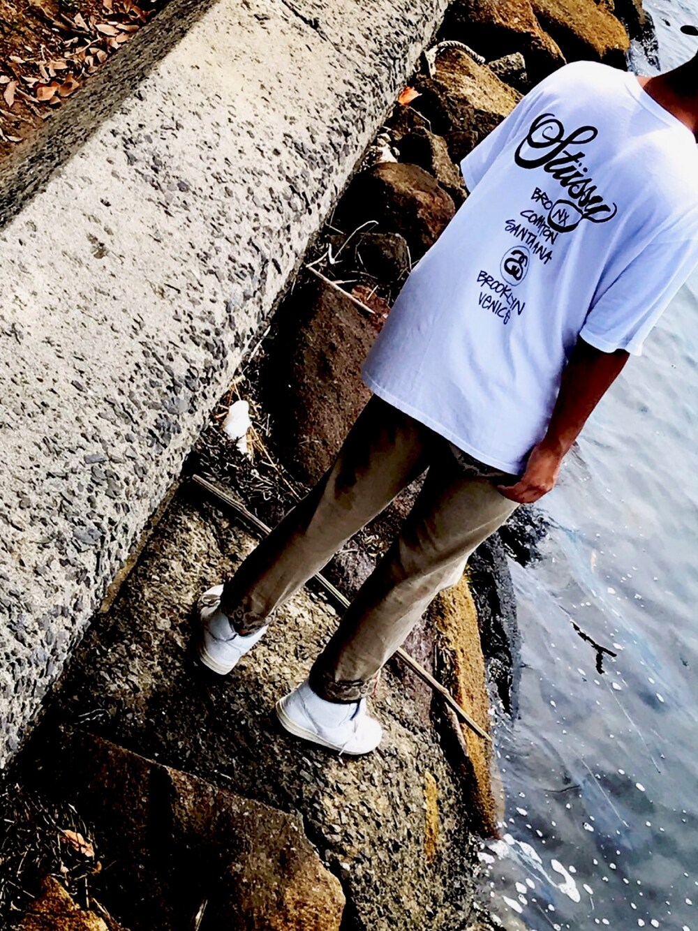 「秋よりの夏、海、夏」｜「STUSSYのアイテム（Tシャツ/カットソー、ホワイト系）」を使った、reoore2002さん（メンズ・186cm）の春コーディネートの1枚目の写真