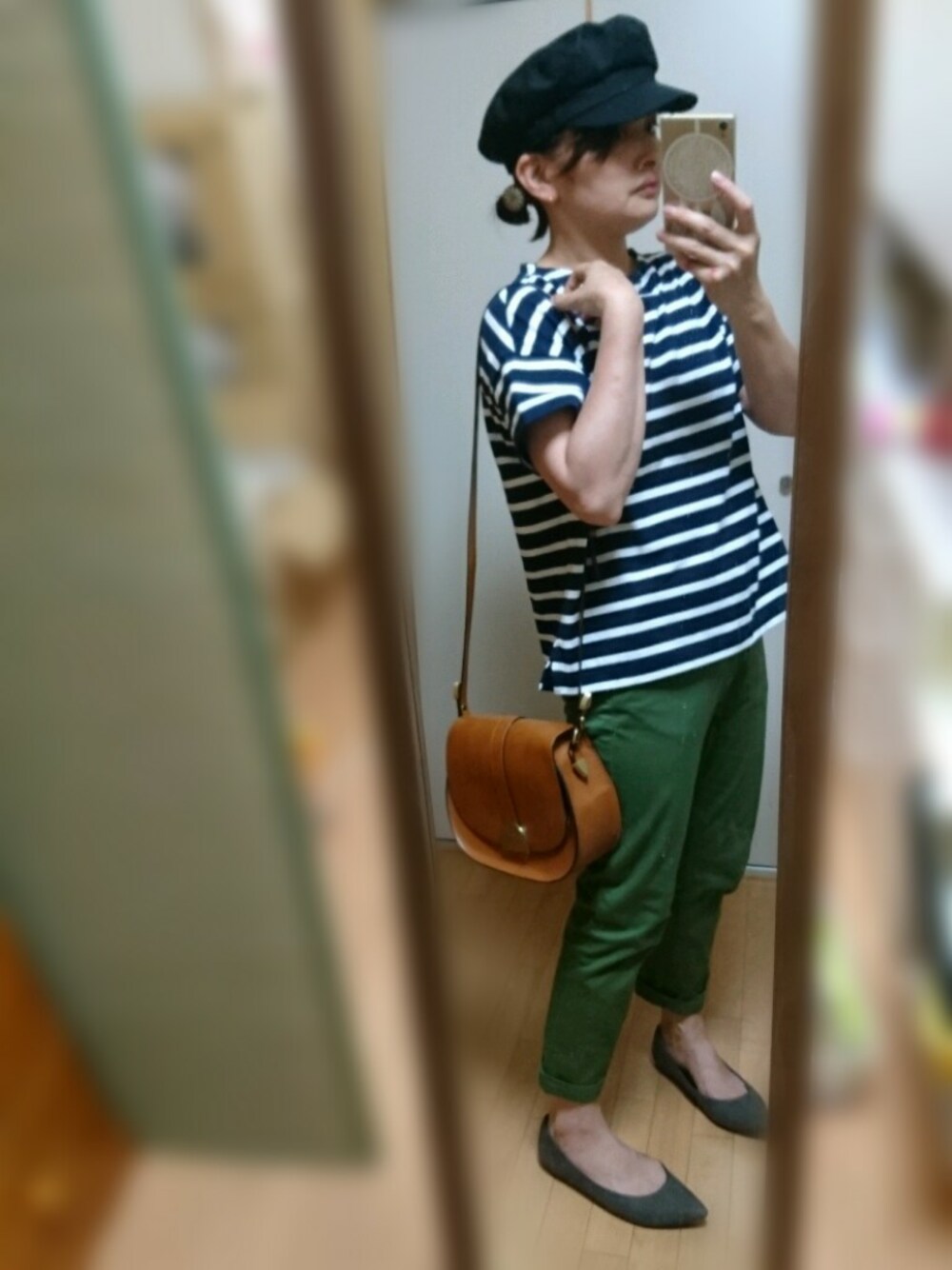 「秋服準備はじめました、大人カジュアル、アーバンリサーチ」｜「URBAN RESEARCHのアイテム（チノパンツ、グリーン系）」を使った、あきさん（レディース・150cm）の秋コーディネートの1枚目の写真
