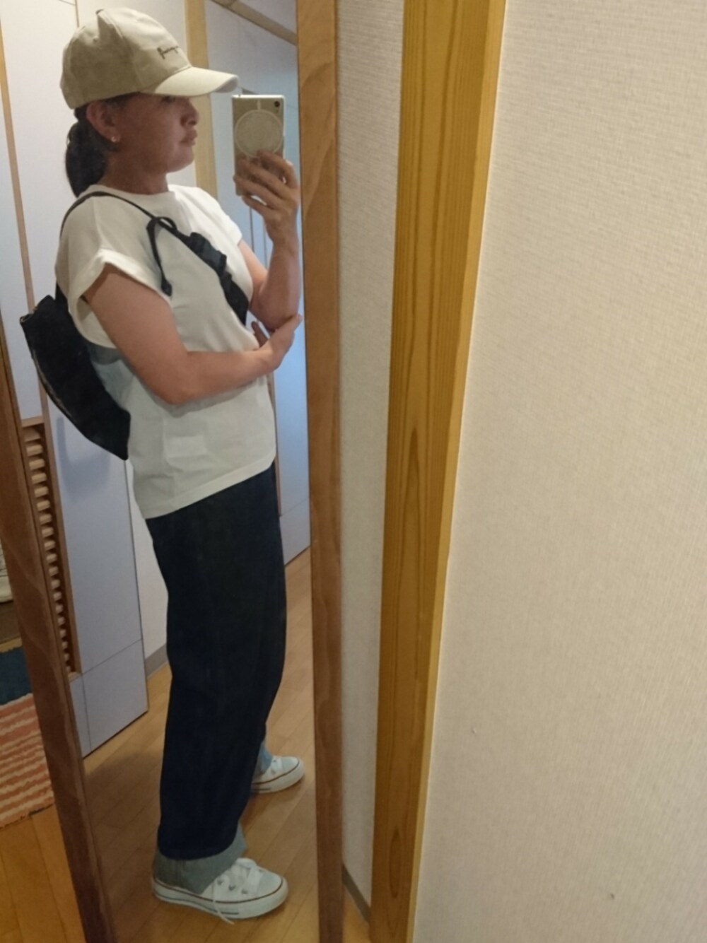「カジュアル、低身長コーデ、スニーカー、シンプル」｜「DAISOのアイテム（キャップ、ベージュ系）」を使った、あきさん（レディース・150cm）の秋コーディネートの1枚目の写真