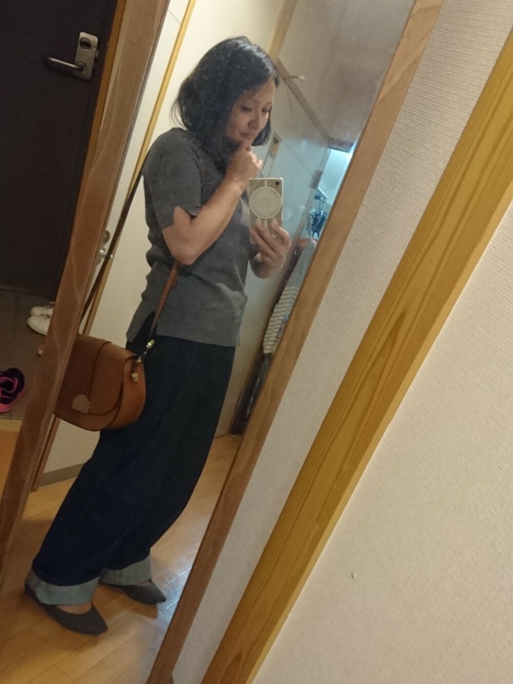 「秋服、カーブパンツ」｜「GUのアイテム（パンプス、グレー系）」を使った、あきさん（レディース・150cm）の秋コーディネートの1枚目の写真