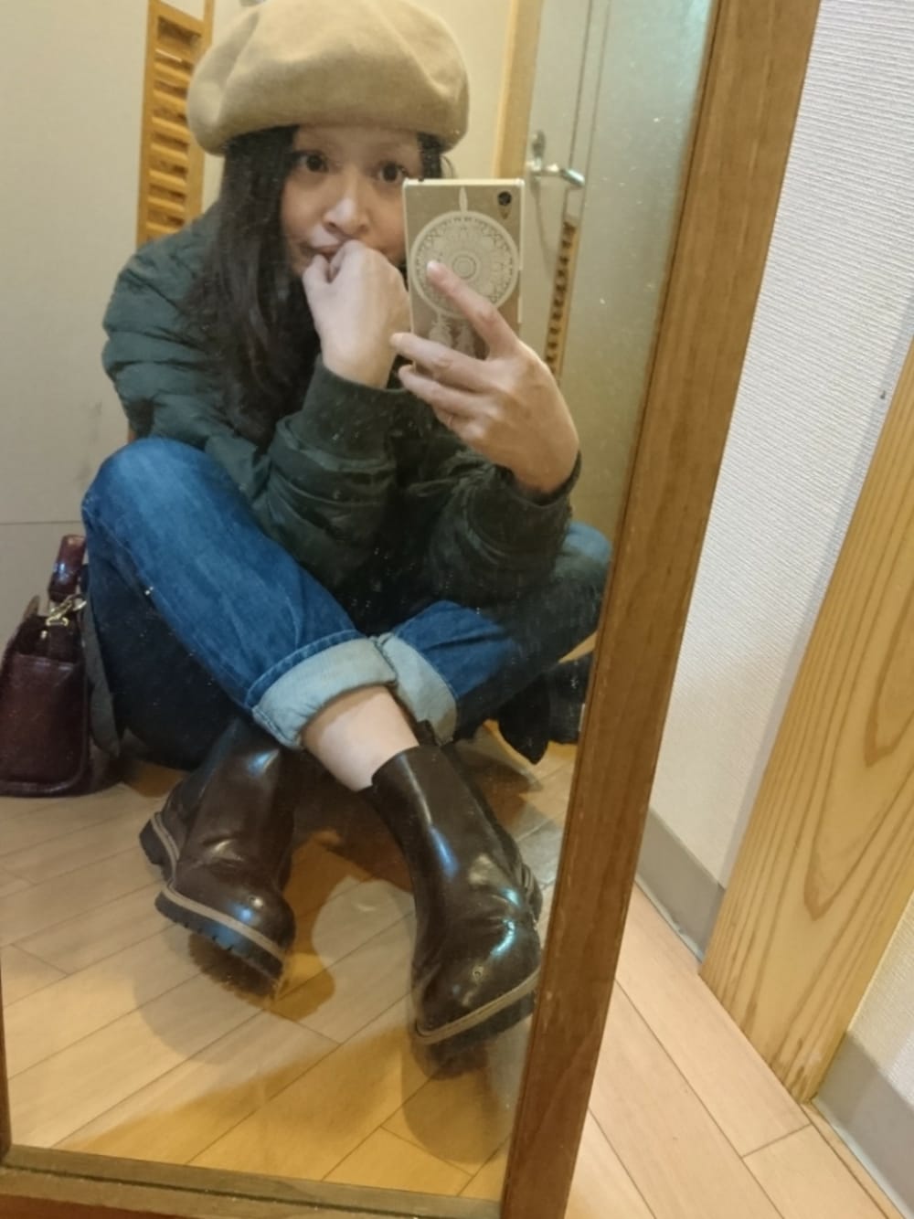 「オトナカジュアル」｜「URBAN RESEARCHのアイテム（デニムパンツ、ブルー系）」を使った、あきさん（レディース・150cm）の冬コーディネートの1枚目の写真