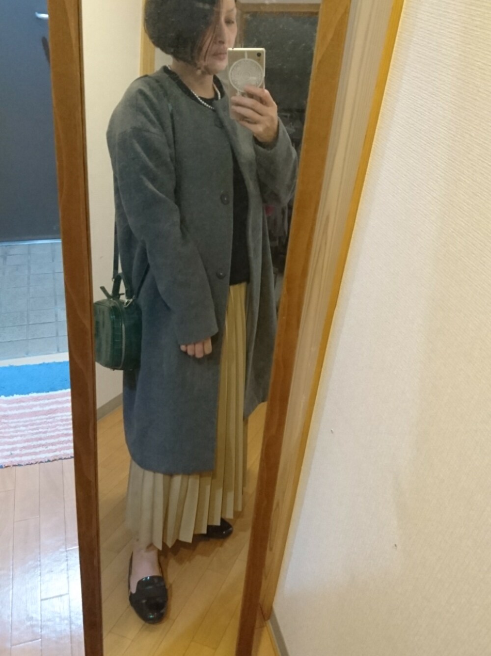 「オトナ女子、プリーツスカート」｜「UNIQLOのアイテム（スカート、ベージュ系）」を使った、あきさん（レディース・150cm）の冬コーディネートの1枚目の写真