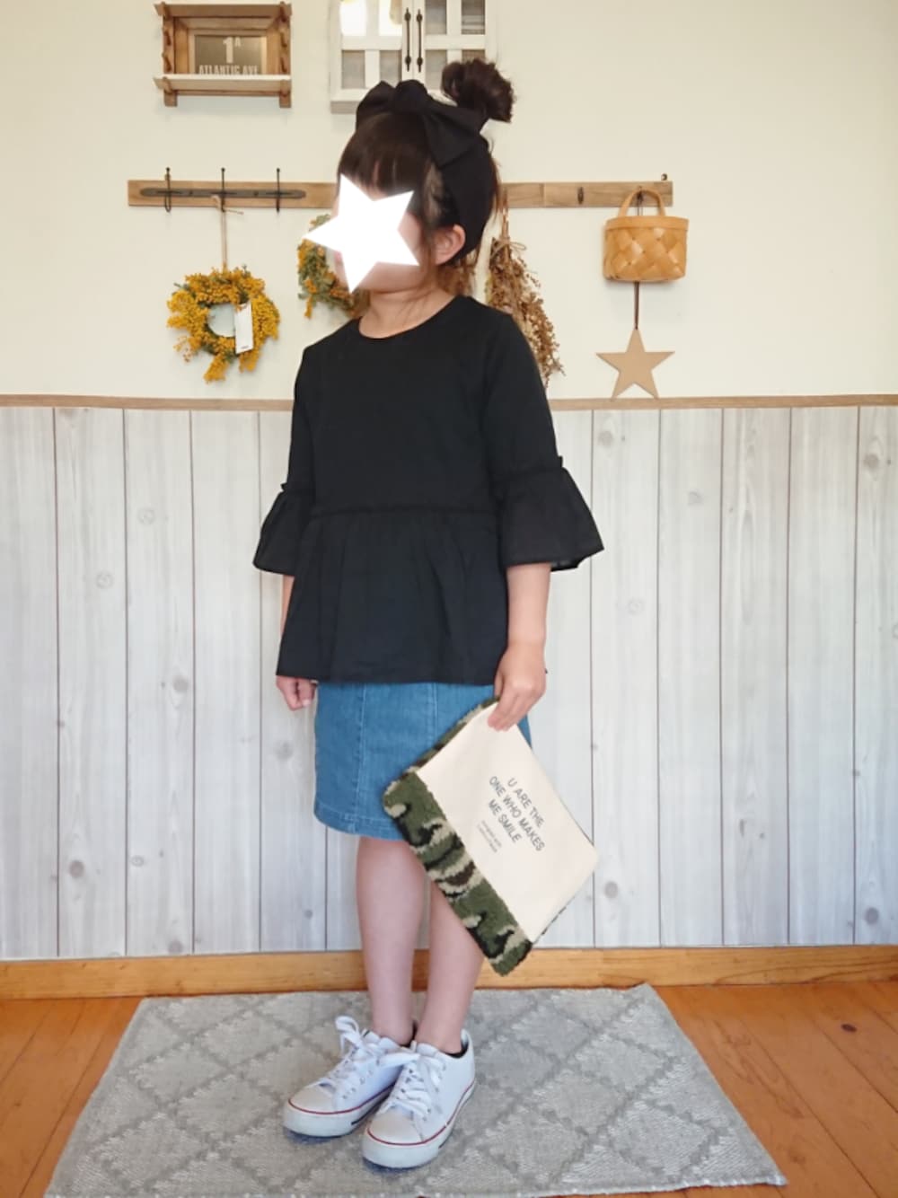 「平成最後のWEARISTAセンバツ、キッズコーデ、女の子、春コーデ、カジュアル」｜「DAISOのアイテム（クラッチバッグ、ベージュ系）」を使った、ku-amiさん（キッズ・125cm）の春コーディネートの1枚目の写真