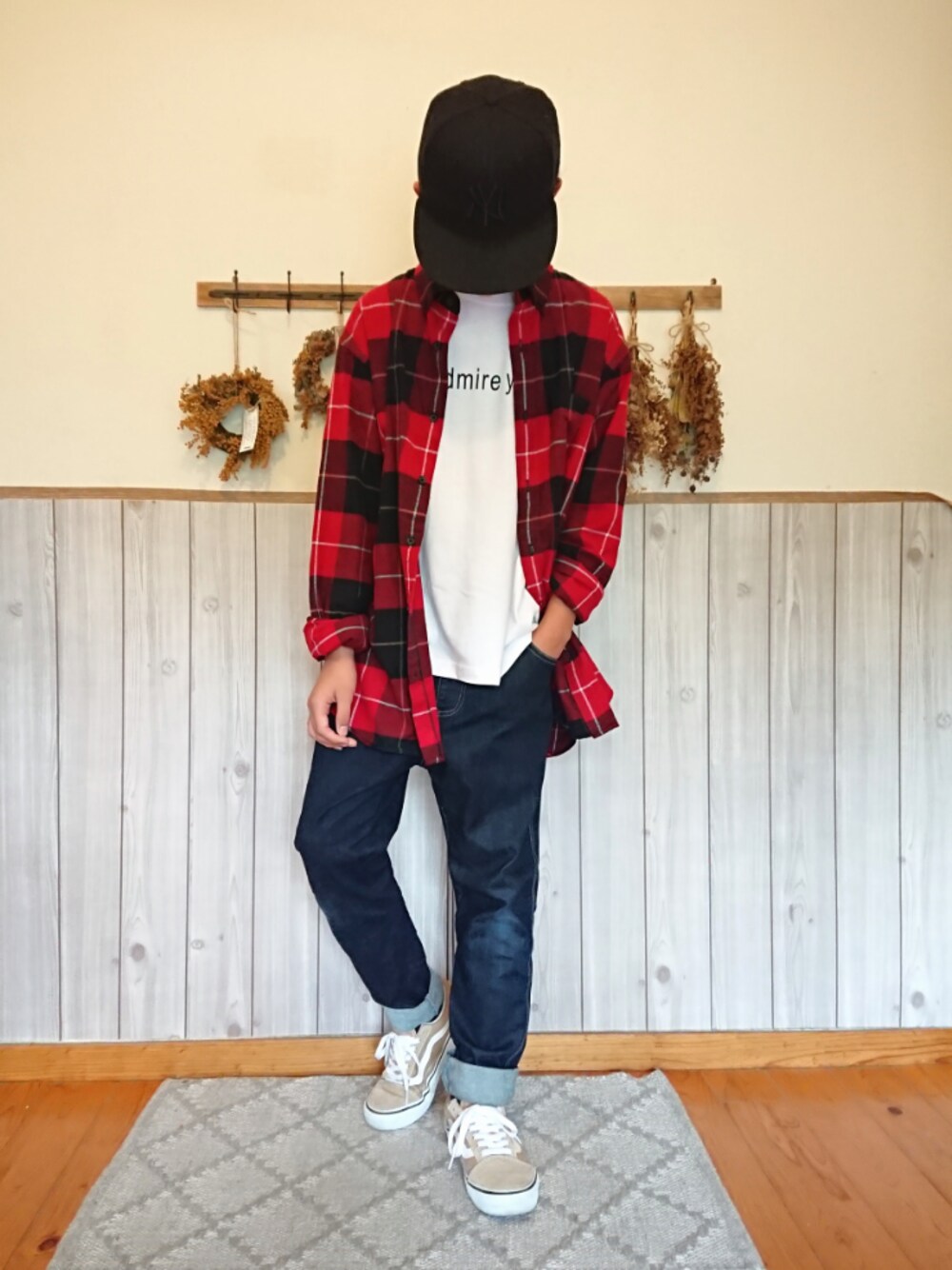 「チェック柄に恋してる、キッズコーデ、男の子、秋のコーデ、小学生、キャップ、チェックシャツ、デニム」｜「BRANSHESのロゴ長袖Tシャツ（Tシャツ/カットソー、ホワイト系）」を使った、ku-amiさん（キッズ・150cm）の秋コーディネートの1枚目の写真
