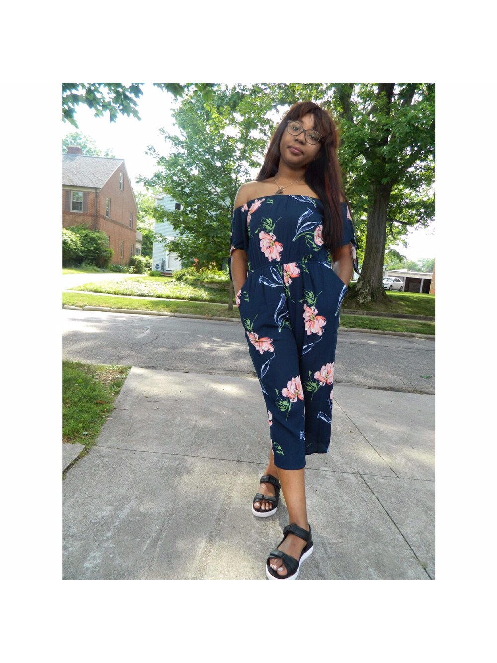 「offshoulder、ootd、summer、outfit、flower、daily look、onepiece、redhair、sandals、happy」｜「Rue21のアイテム（その他トップス、ブルー系）」を使った、SammyJeさん（レディース・163cm）の夏コーディネートの1枚目の写真