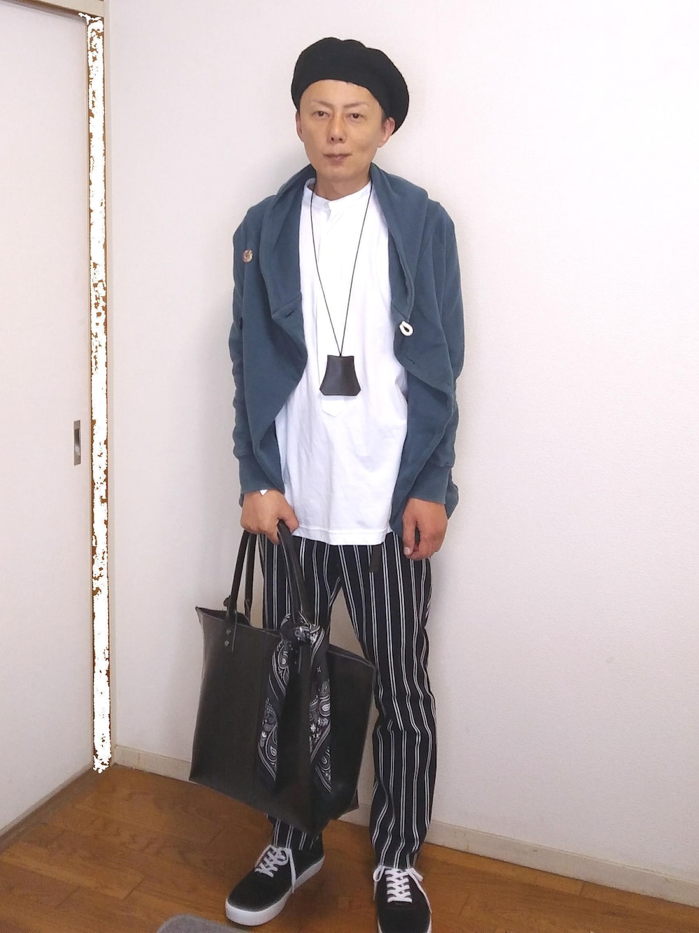 「スニーカー、ベレー帽、パーカー、大人カジュアル、休日スタイル、ootd、春コーデ、低身長、クロシェット」｜「rehacerのSlack Hooded Cardigan（カーディガン/ボレロ、ブルー系）」を使った、nunuhomme【アラフィフ】さん（メンズ・166cm）の春コーディネートの1枚目の写真