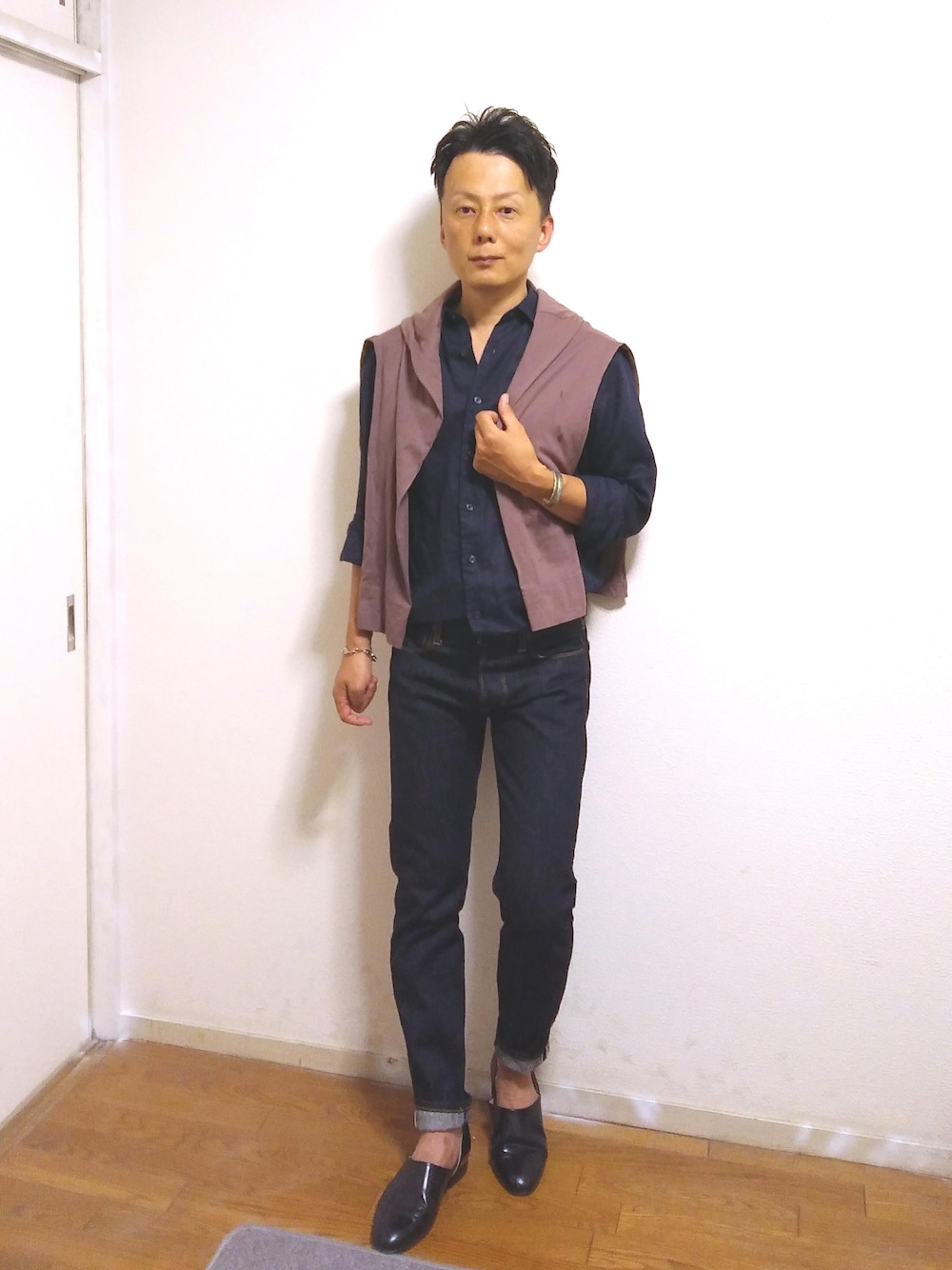「カジュアル、シンプル、夏、休日スタイル、プチプラ、きれいめカジュアル、ootd、低身長、オトナカジュアル、夏のワントーンコーデ」｜「UNIQLOのフレンチリネンシャツ（シャツ/ブラウス、ブルー系）」を使った、nunuhomme【アラフィフ】さん（メンズ・166cm）の夏コーディネートの1枚目の写真