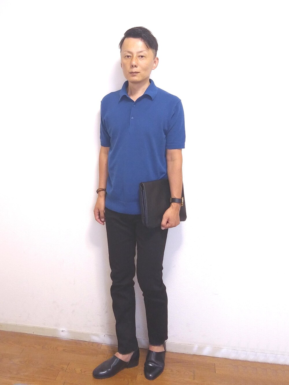 「秋のコーデ、黒、休日スタイル、プチプラ、ootd、シンプルコーデ、低身長、クールビズ、オトナカジュアル」｜「UNIQLOのニットポロシャツ（ポロシャツ、ブルー系）」を使った、nunuhomme【アラフィフ】さん（メンズ・166cm）の秋コーディネートの1枚目の写真