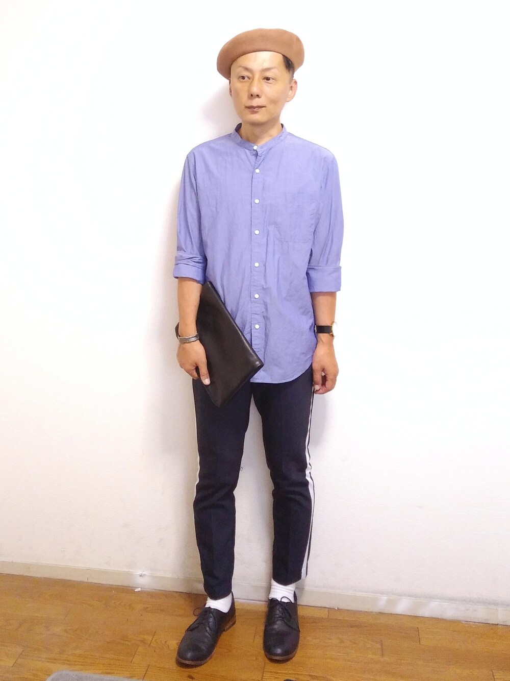 「UNIQLO、秋のコーデ、休日スタイル、革靴、プチプラ、きれいめカジュアル、ootd、低身長、オトナカジュアル」｜「UNIQLOのアイテム（シャツ/ブラウス、ブルー系）」を使った、nunuhomme【アラフィフ】さん（メンズ・166cm）の秋コーディネートの1枚目の写真