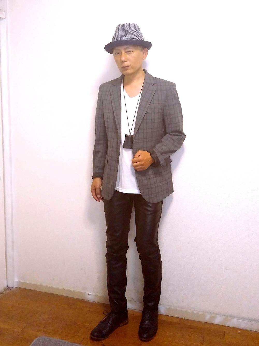 「秋のコーデ、休日スタイル、プチプラ、きれいめカジュアル、レザーパンツ、ootd、低身長、オトナカジュアル」｜「CAMINANDOのアイテム（ドレスシューズ、ブラック系）」を使った、nunuhomme【アラフィフ】さん（メンズ・166cm）の秋コーディネートの1枚目の写真