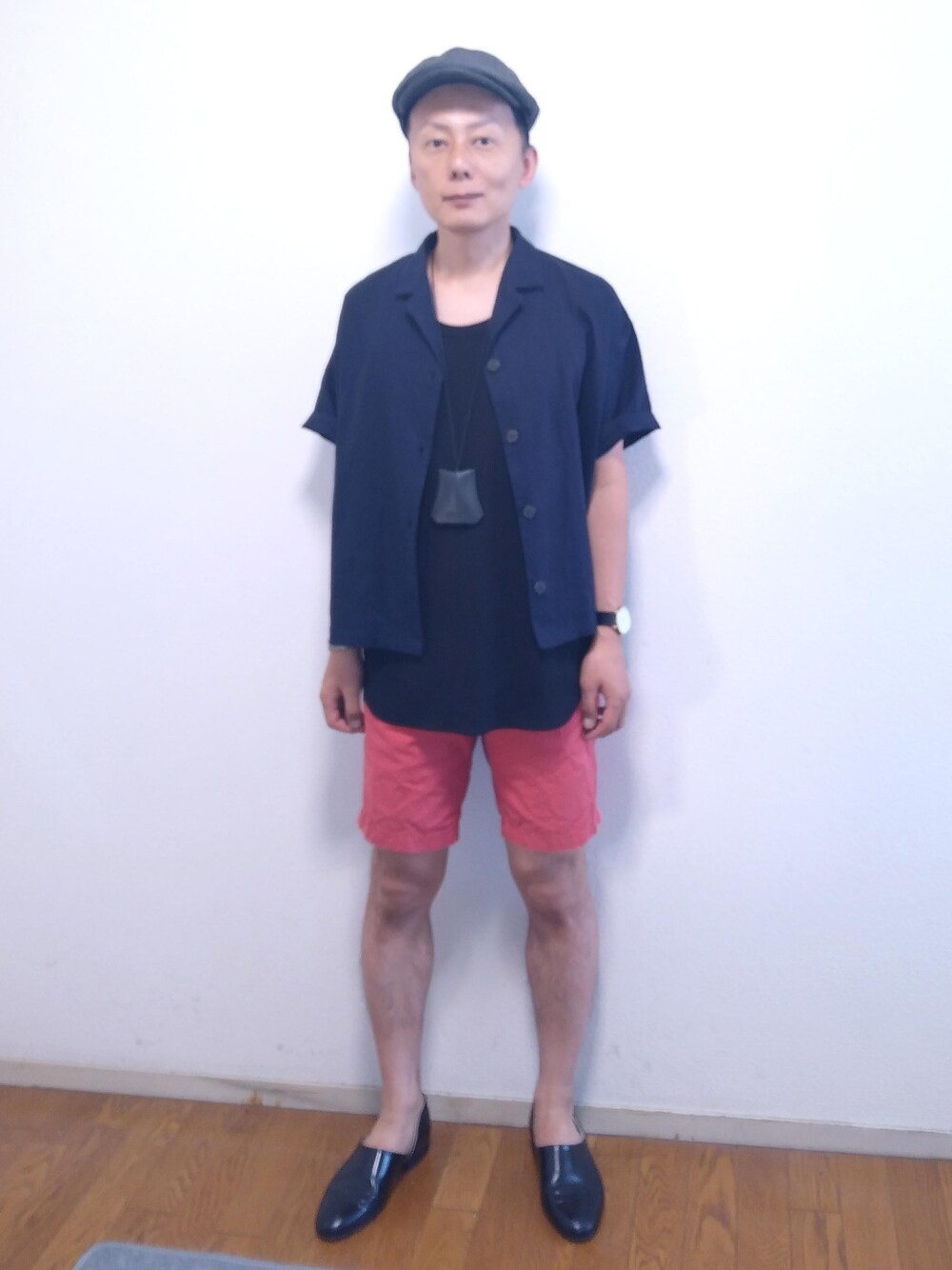 「大人カジュアル、プチプラ、ハンチング、ootd、夏コーデ、低身長、アラフィフ、モノトーンに差し色」｜「UNIQLOのオープンカラーシャツ（半袖）（シャツ/ブラウス、ブラック系）」を使った、nunuhomme【アラフィフ】さん（メンズ・166cm）の夏コーディネートの1枚目の写真