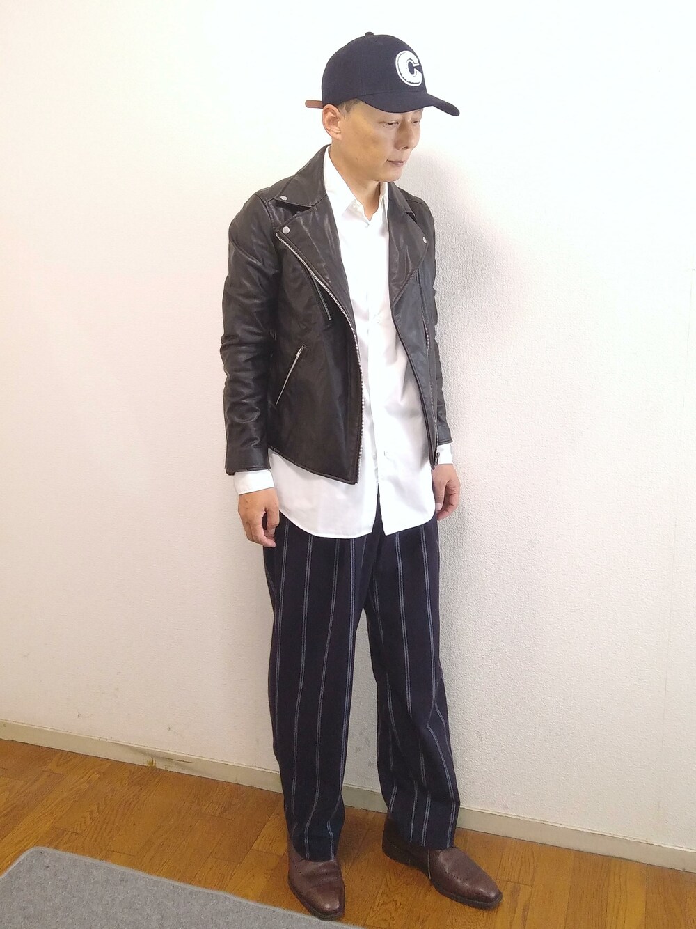 「ライダース、大人カジュアル、休日スタイル、ストライプパンツ、プチプラ、ootd、低身長、秋コーデ、アラフィフ、おしゃれさんと繋がりたい」｜「UNIQLOのダブルライダースジャケット（ライダースジャケット、ブラック系）」を使った、nunuhomme【アラフィフ】さん（メンズ・166cm）の秋コーディネートの1枚目の写真