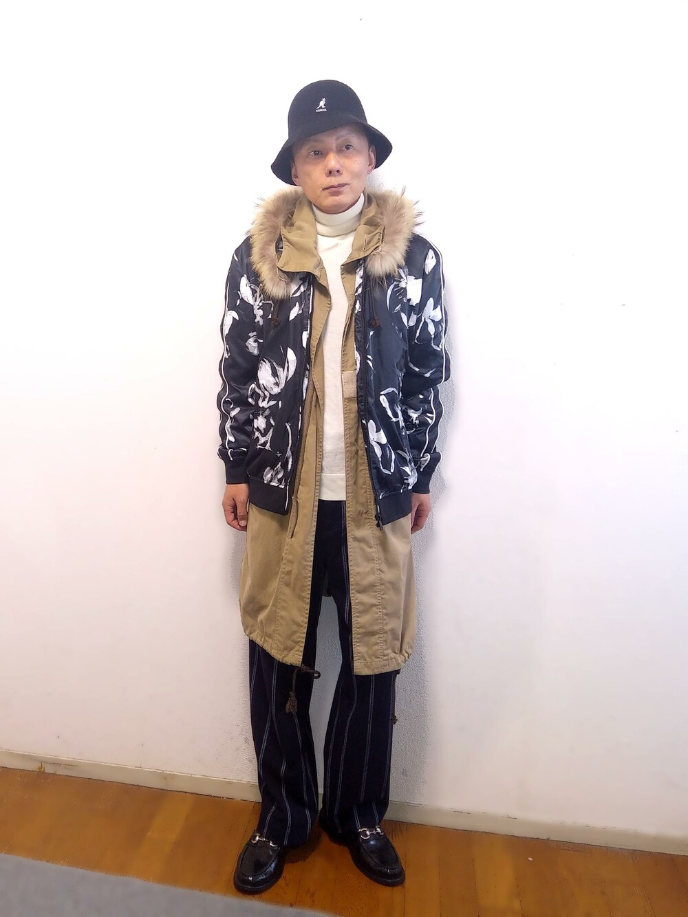 「冬コーデ、プチプラ、柄×柄、ootd、アウターONアウター、低身長コーデ、ベージュ×ブラック、アラフィフ、おしゃれさんと繋がりたい、冬アウター着回しチャレンジ」｜「ZARAのボンバージャケット（MA-1、ブラック系）」を使った、nunuhomme【アラフィフ】さん（メンズ・166cm）の冬コーディネートの1枚目の写真