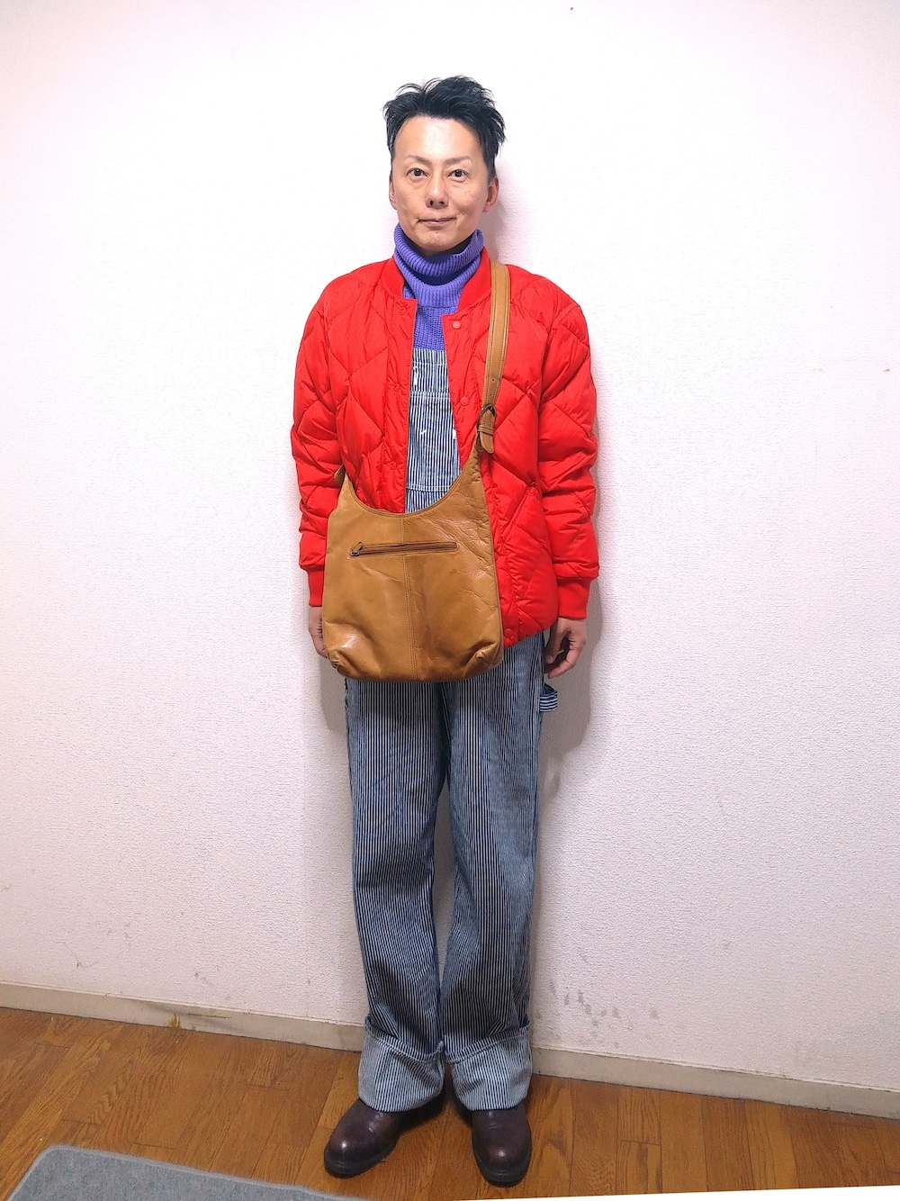 「UNIQLO、大人カジュアル、プチプラ、冬、ootd、派手色、低身長コーデ、ビビッドカラー、アラフィフ、おしゃれさんと繋がりたい」｜「UNIQLOのウォームパデットリバーシブルブルゾン（ブルゾン、ブラウン系）」を使った、nunuhomme【アラフィフ】さん（メンズ・166cm）の冬コーディネートの1枚目の写真