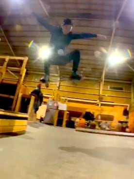 「HUF」｜「アイテム（スリッポン）」を使った、𝓒𝓱𝓲𝓴𝓪𝓼𝓪さん（メンズ・171cm）の冬コーディネート