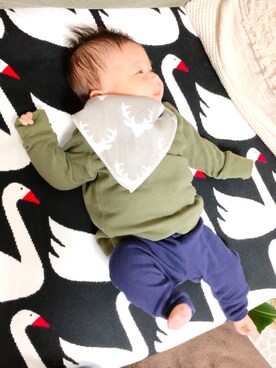 「アイテム（スタイ/よだれかけ、グレー系）」を使った、m21ketpupuさん（キッズ・60cm）の春コーディネート