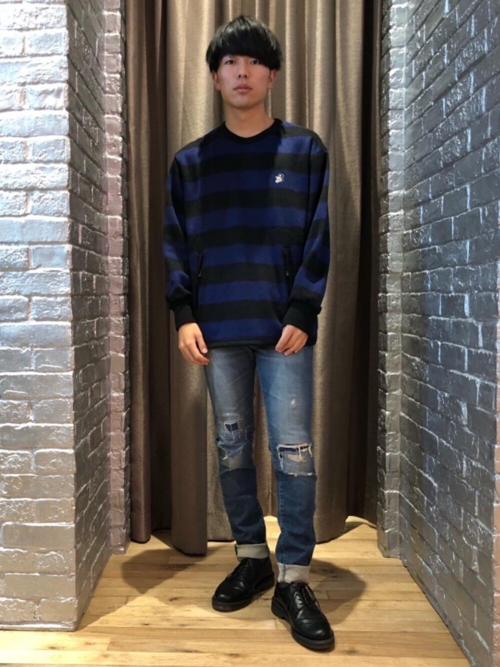 「ニット、カジュアル、ボーダー、シンプル、ストリート、大人カジュアル、Hysteric Glamour、ハイテク、秋コーデ」｜「HYSTERIC GLAMOURのKPR加工ISKOデニム リメイクスリムパンツ（デニムパンツ、ブルー系）」を使った、TAIYOさん（メンズ・171cm）の秋コーディネートの1枚目の写真