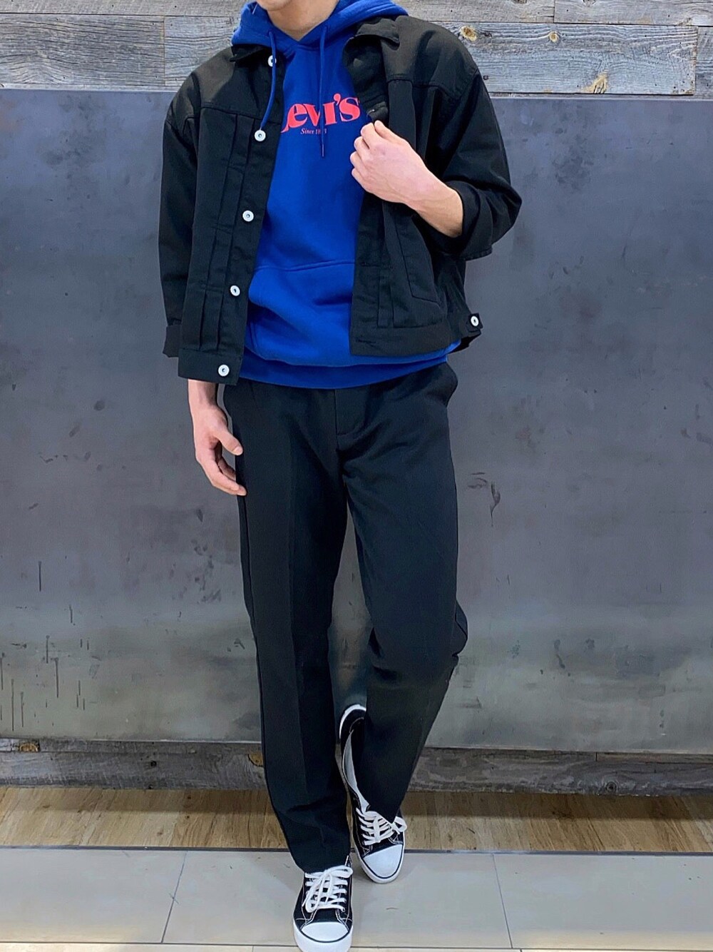 「Right-on、levi’s、パーカー、Gジャン、Gジャン×パーカー、新作コーデ、青、黒」｜「Right-onのアイテム（パーカー、ブルー系）」を使った、キルさん（メンズ・177cm）の冬コーディネートの1枚目の写真