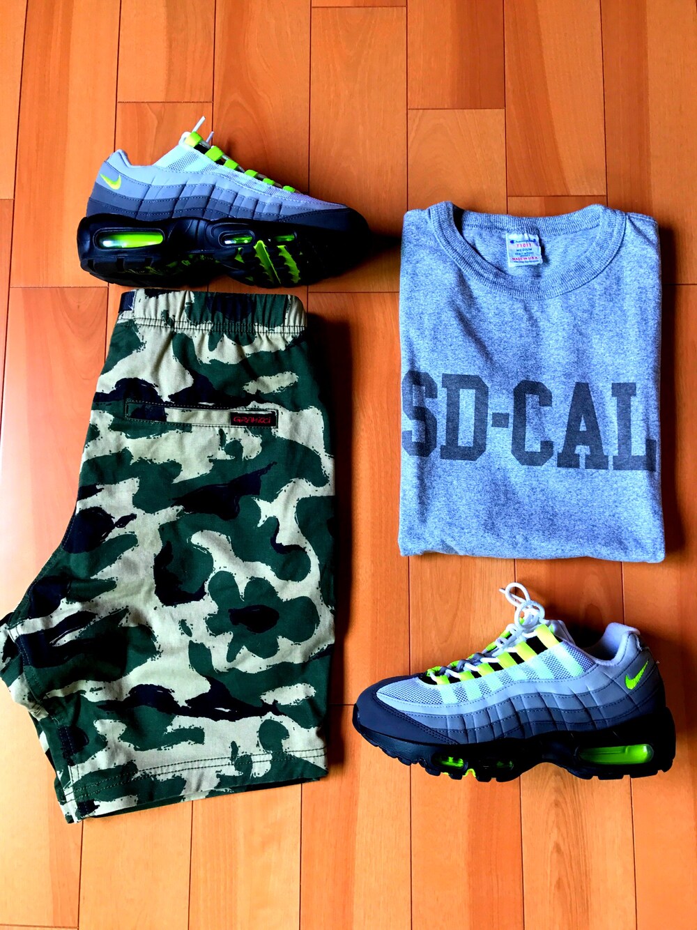 「Champion、STANDARD CALIFORNIA、GRAMICCI、NIKE、airmax95、春夏コーデ」｜「STANDARD CALIFORNIAのSD CALIHOLIC T（Tシャツ/カットソー、グレー系）」を使った、#rawsneaker.さん（メンズ・160cm）の春コーディネートの1枚目の写真