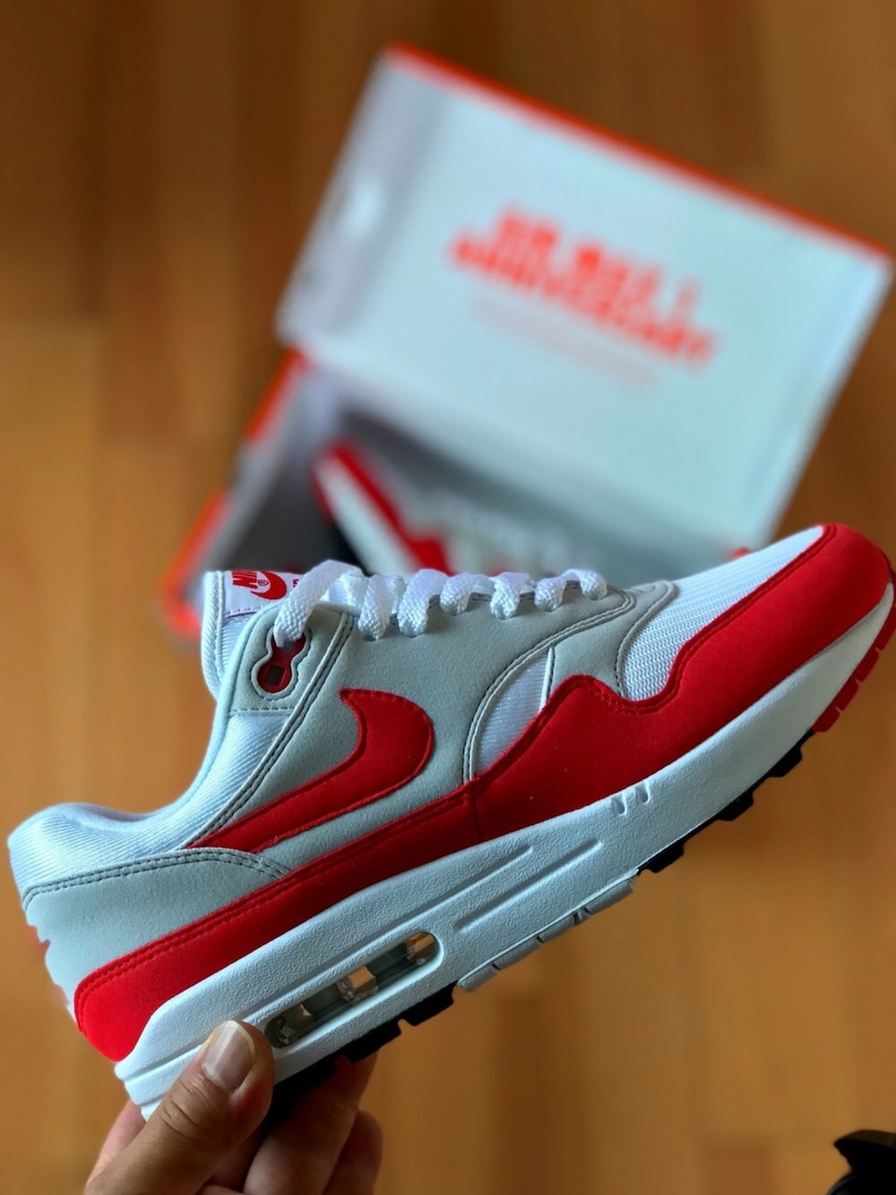 「NIKE、AIR MAX、AIRMAX1、sneakers、kicks、スニーカー」｜「NIKEのnike airmax1 anniversary （スニーカー、レッド系）」を使った、#rawsneaker.さん（メンズ・160cm）の秋コーディネートの1枚目の写真