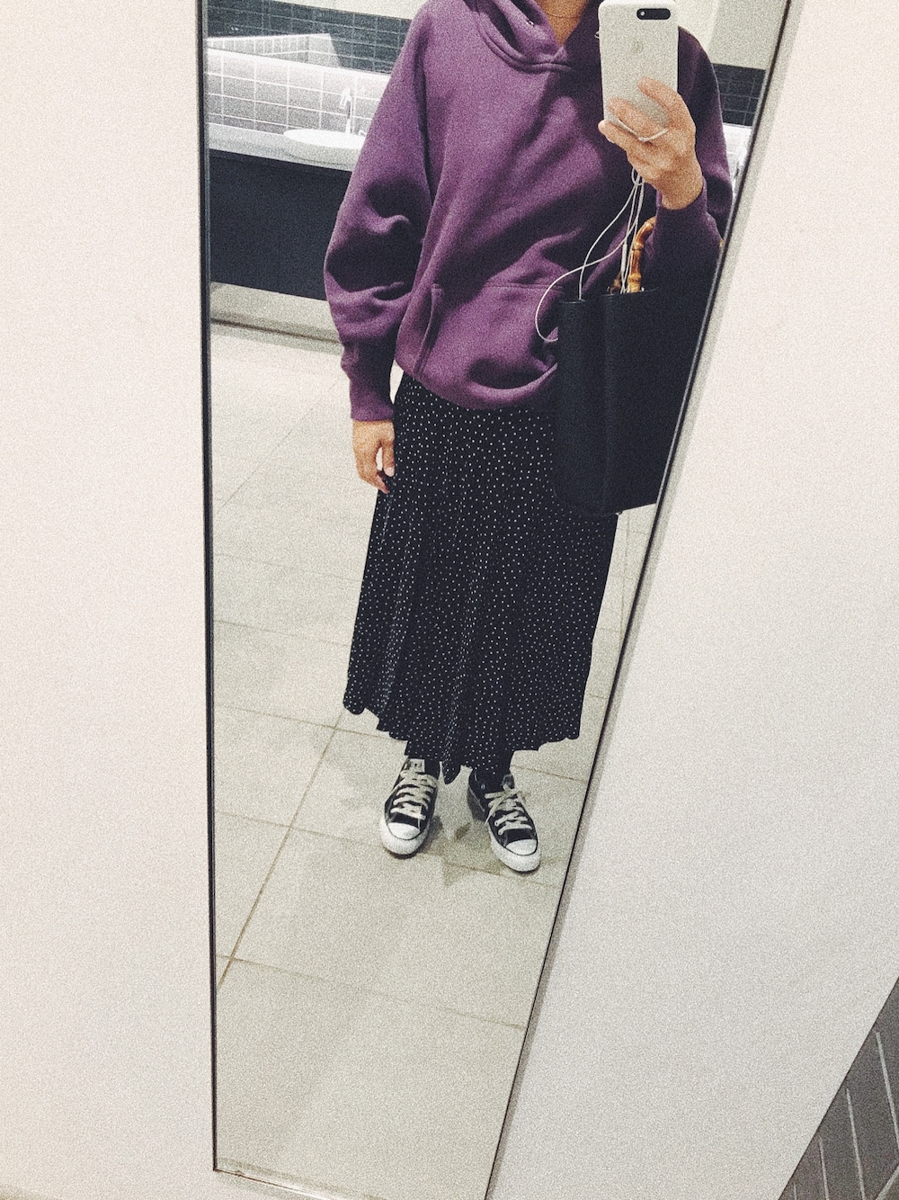 「BEAMS BOYのBEAMS BOY / ドット アコーディオン プリーツ（スカート、ブラック系）」を使った、みいさん（レディース・167cm）の秋コーディネートの1枚目の写真
