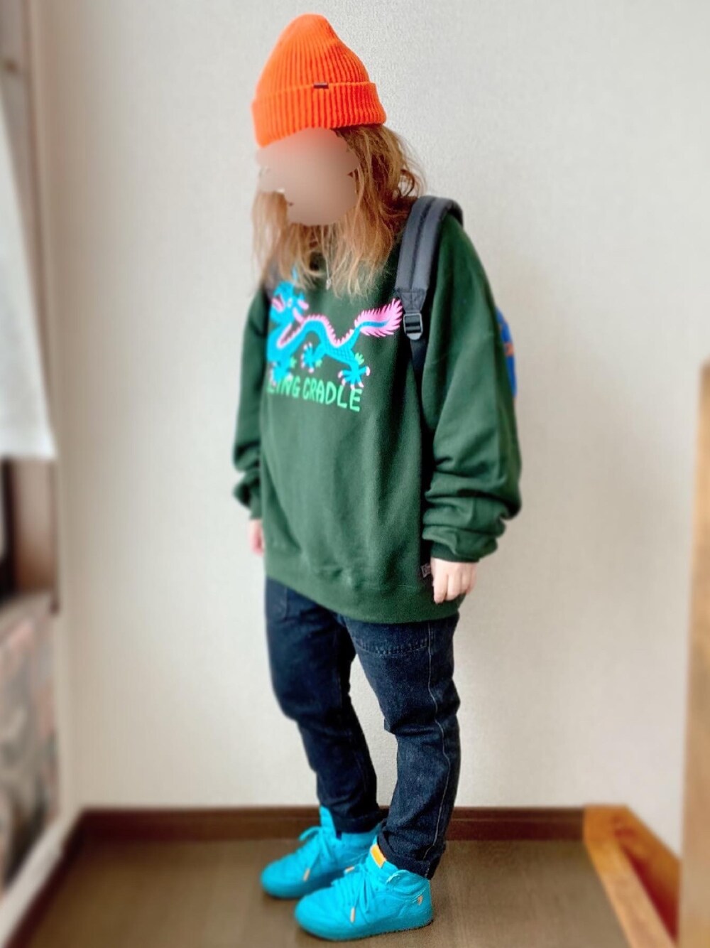 「ROLLING CRADLEのアイテム（スウェット、グリーン系）」を使った、エムさん（レディース・150cm）の冬コーディネートの1枚目の写真