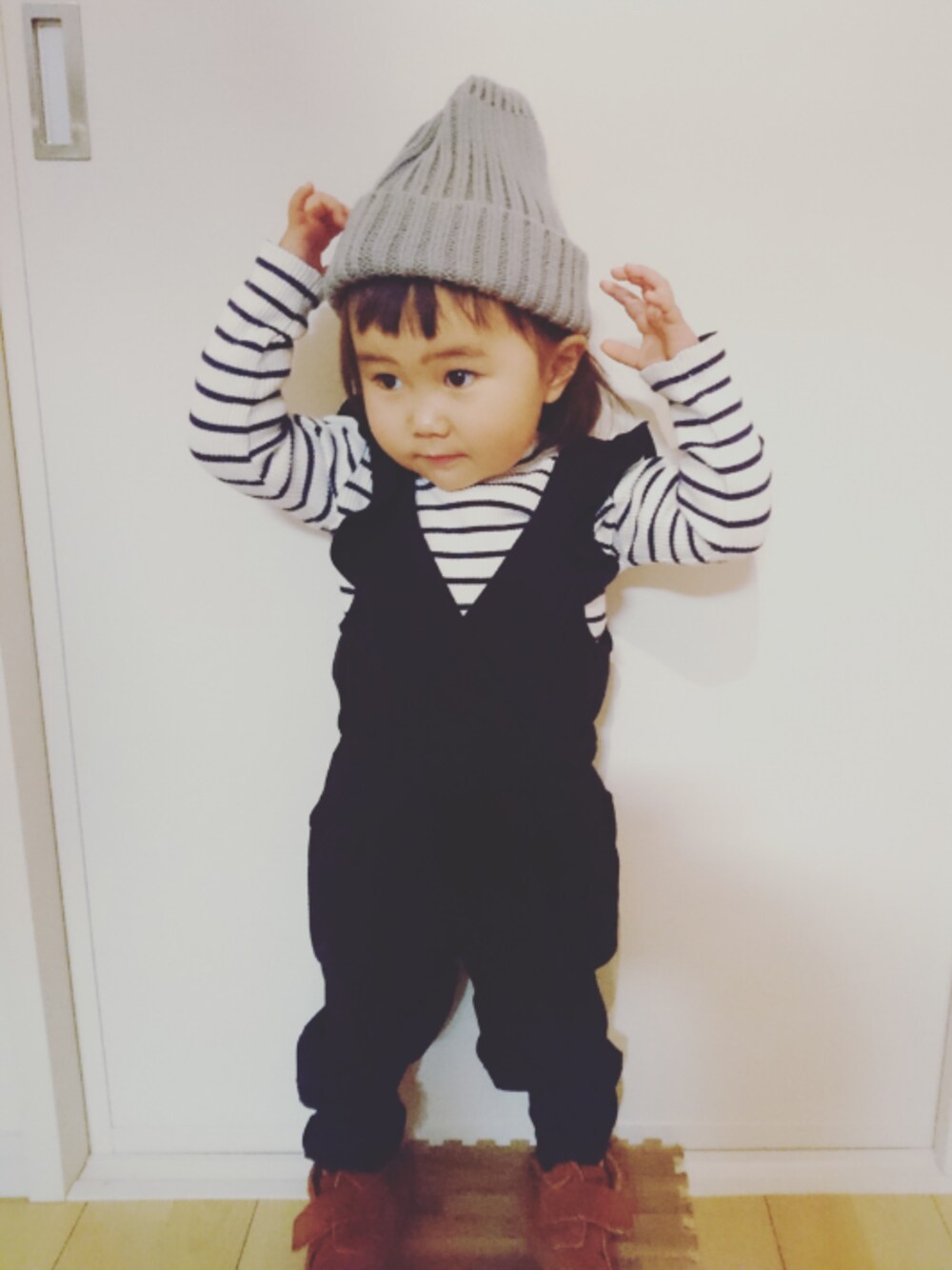 「西松屋、2歳、娘、サロペット、ボーダー」｜「BRANSHESのアイテム（Tシャツ/カットソー、その他）」を使った、Natsuさん（キッズ・90cm）の冬コーディネートの1枚目の写真