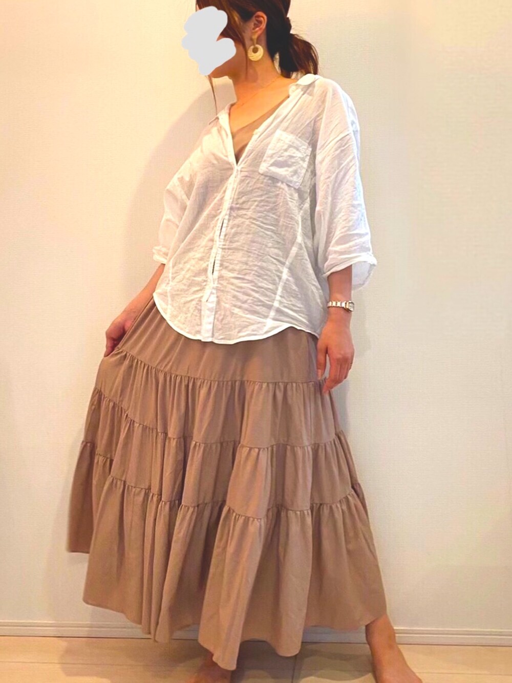 「春夏コーデ、オトナカワイイ」｜「AZUL by moussyのアイテム（シャツ/ブラウス、ホワイト系）」を使った、ゆんさん（レディース・159cm）の春コーディネートの1枚目の写真