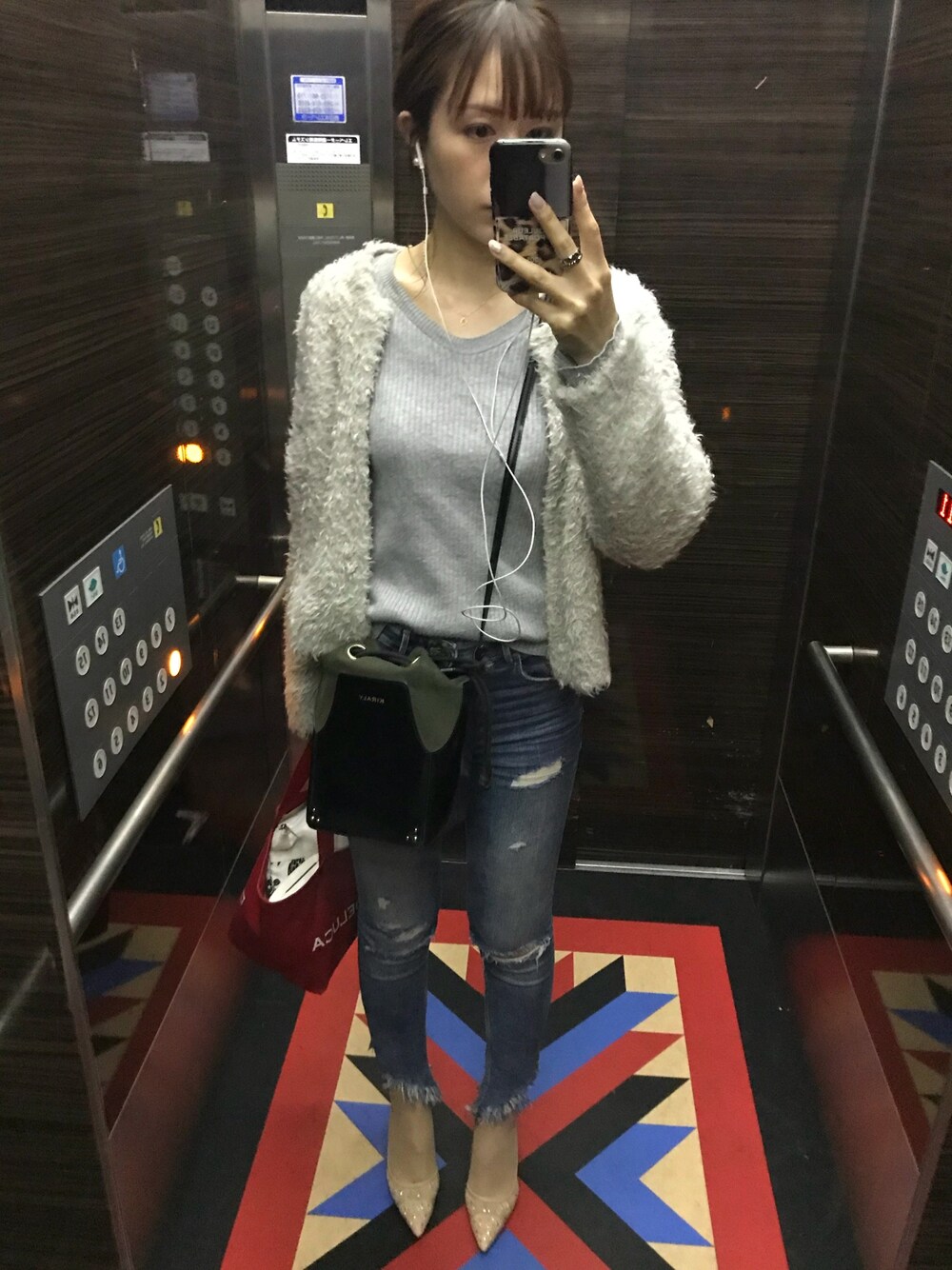 「春コーデ、オトナカジュアル、パンツスタイル」｜「ZARAのアイテム（デニムパンツ、ブルー系）」を使った、manamiさん（レディース・162cm）の春コーディネートの1枚目の写真