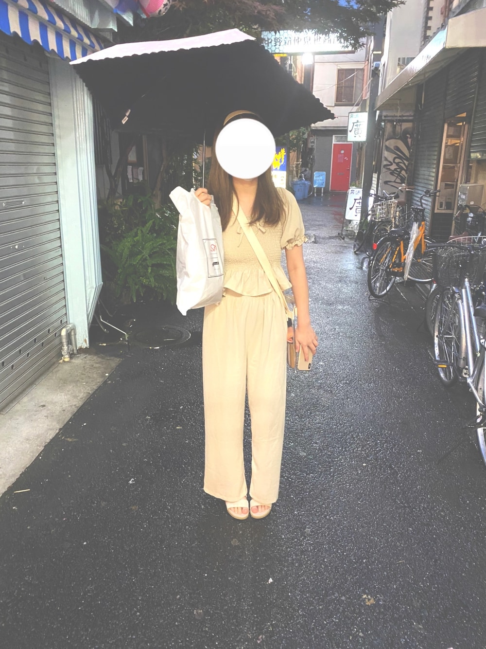 「今日のコーデ、ベージュコーデ、グレイル」｜「GRLのアイテム（つなぎ/オールインワン、ベージュ系）」を使った、ぱさん（レディース・156cm）の夏コーディネートの1枚目の写真