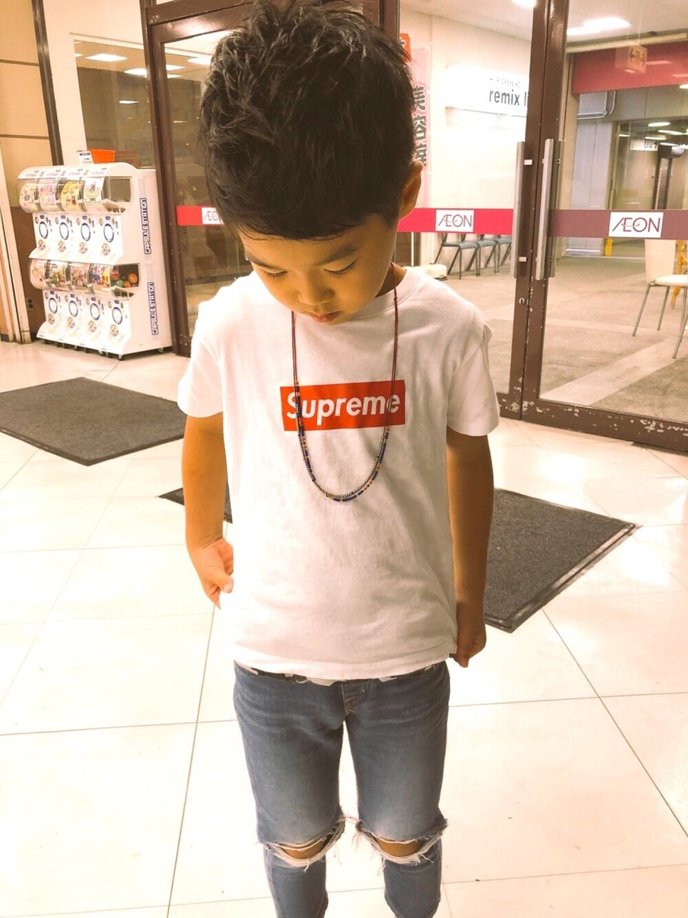 「supreme」｜「Supreme のアイテム（Tシャツ/カットソー、ホワイト系）」を使った、あちｬん◡̈⃝♡さん（キッズ・122cm）の夏コーディネートの1枚目の写真