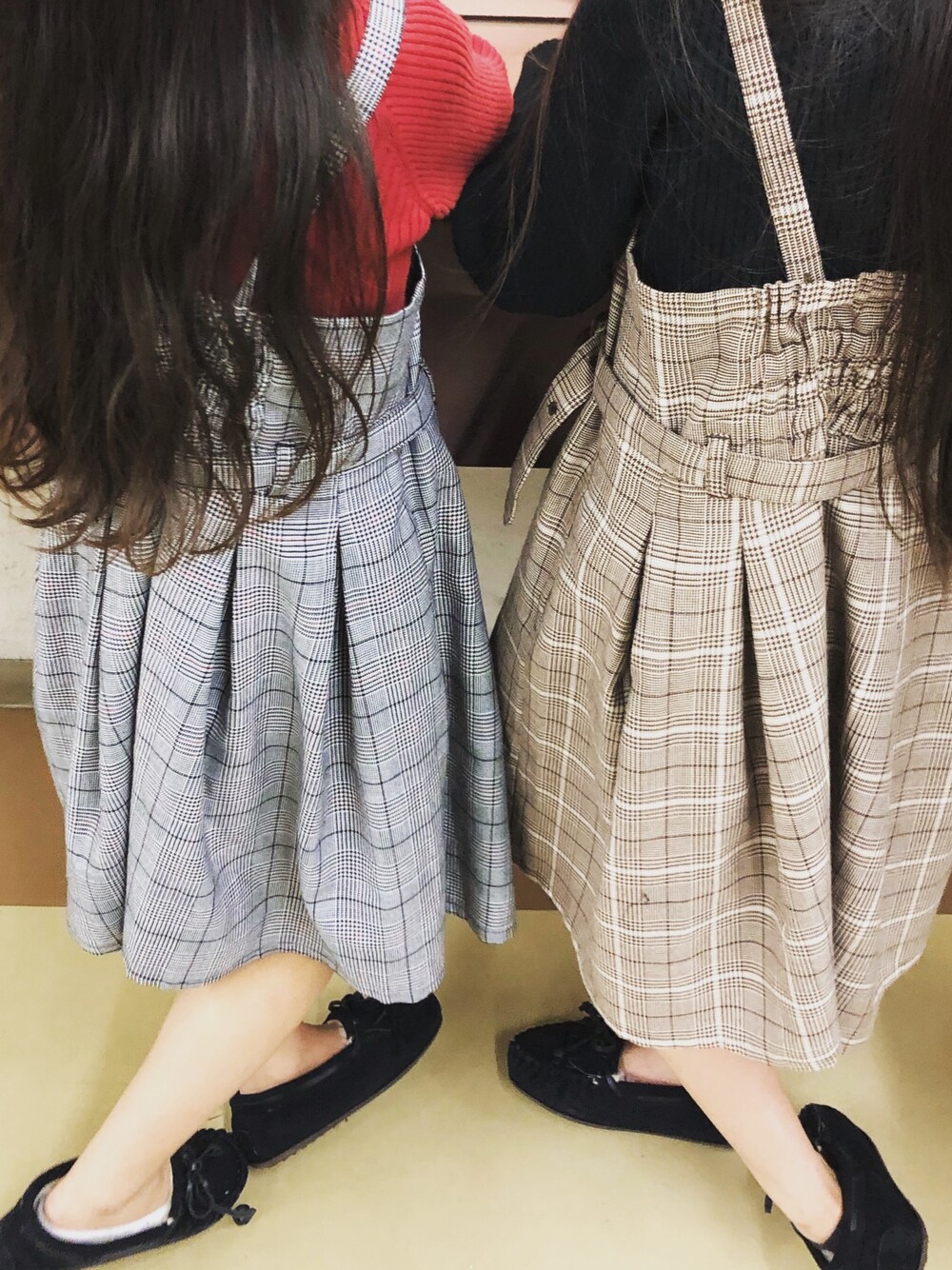 「双子、双子コーデ、ブランシェス(BRANSHES)、ブランシェス、年子、おそろいコーデ、姉妹コーデ」｜「BRANSHESのアイテム（ワンピース/ドレス、グレー系）」を使った、あちｬん◡̈⃝♡さん（キッズ・120cm）の冬コーディネートの1枚目の写真