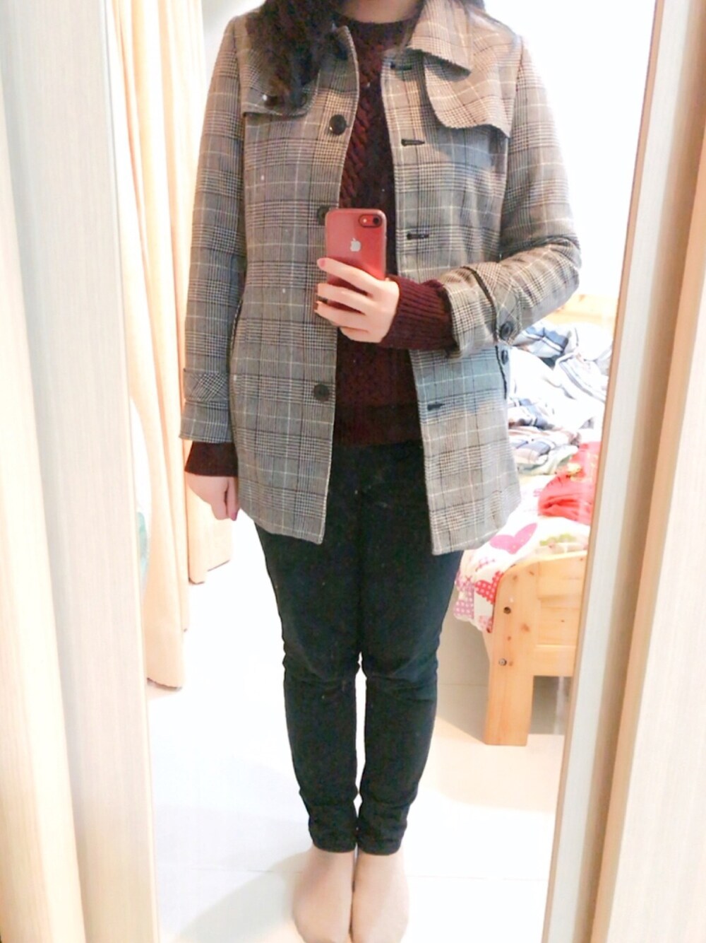 「毛衣」｜「UNIQLOの非常美的酒紅色,材質也很舒服❤️（ニット/セーター、レッド系）」を使った、ciyao さん（レディース・166cm）の冬コーディネートの1枚目の写真