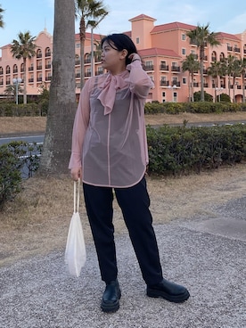 「シア―ブラウス」｜「アイテム（スラックス）」を使った、SATOMIさん（レディース・158cm）の春コーディネート