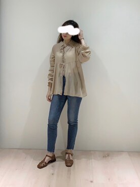 「healerのアイテム（シャツ/ブラウス、ベージュ系）」を使った、yululu. leさん（レディース・159cm）の秋コーディネート